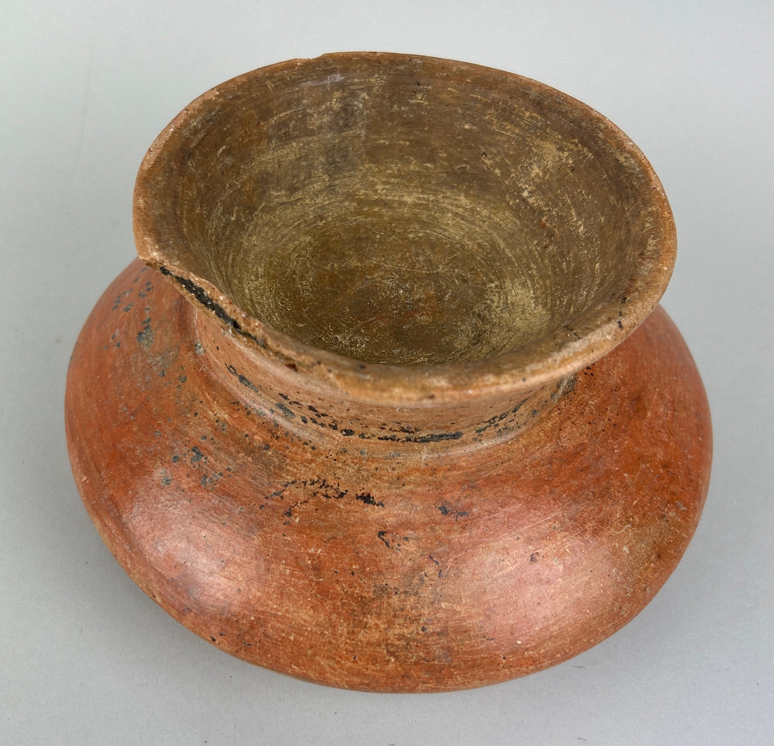 A PRE COLUMBIAN TERRACOTTA PEDESTAL BOWL, 18cm x 10cm From Costa Rica / Panama. Circa 800-1500 A.D. - Image 4 of 4