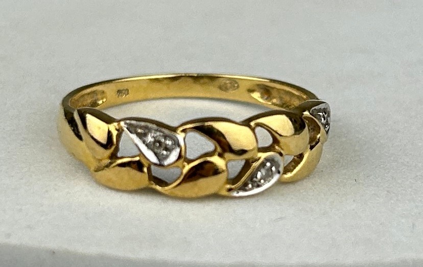 AN 18CT GOLD RING, Weight 2.3gms