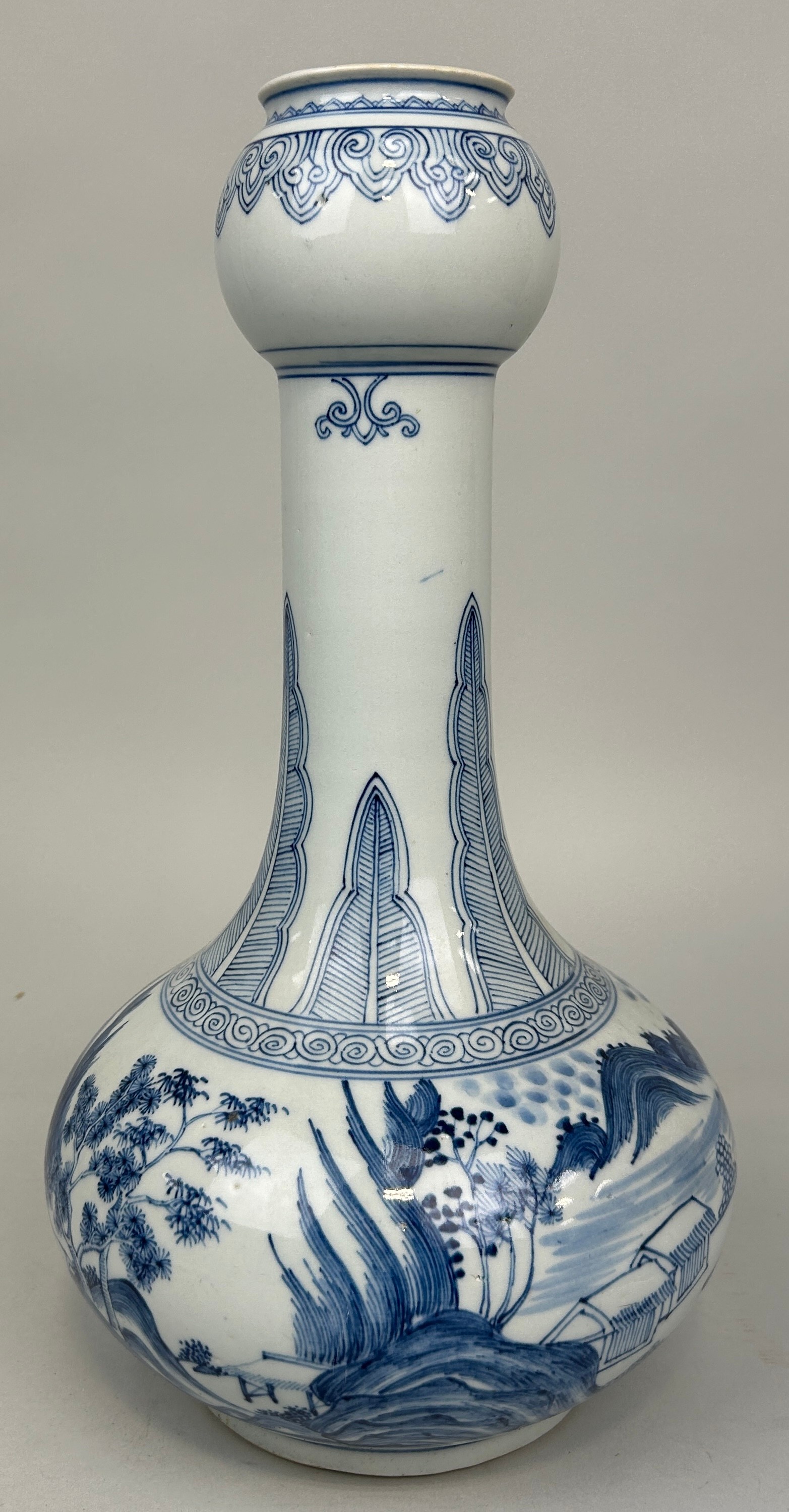A CHINESE BLUE AND WHITE GARLIC MOUTH VASE, 37cm H - Image 2 of 4