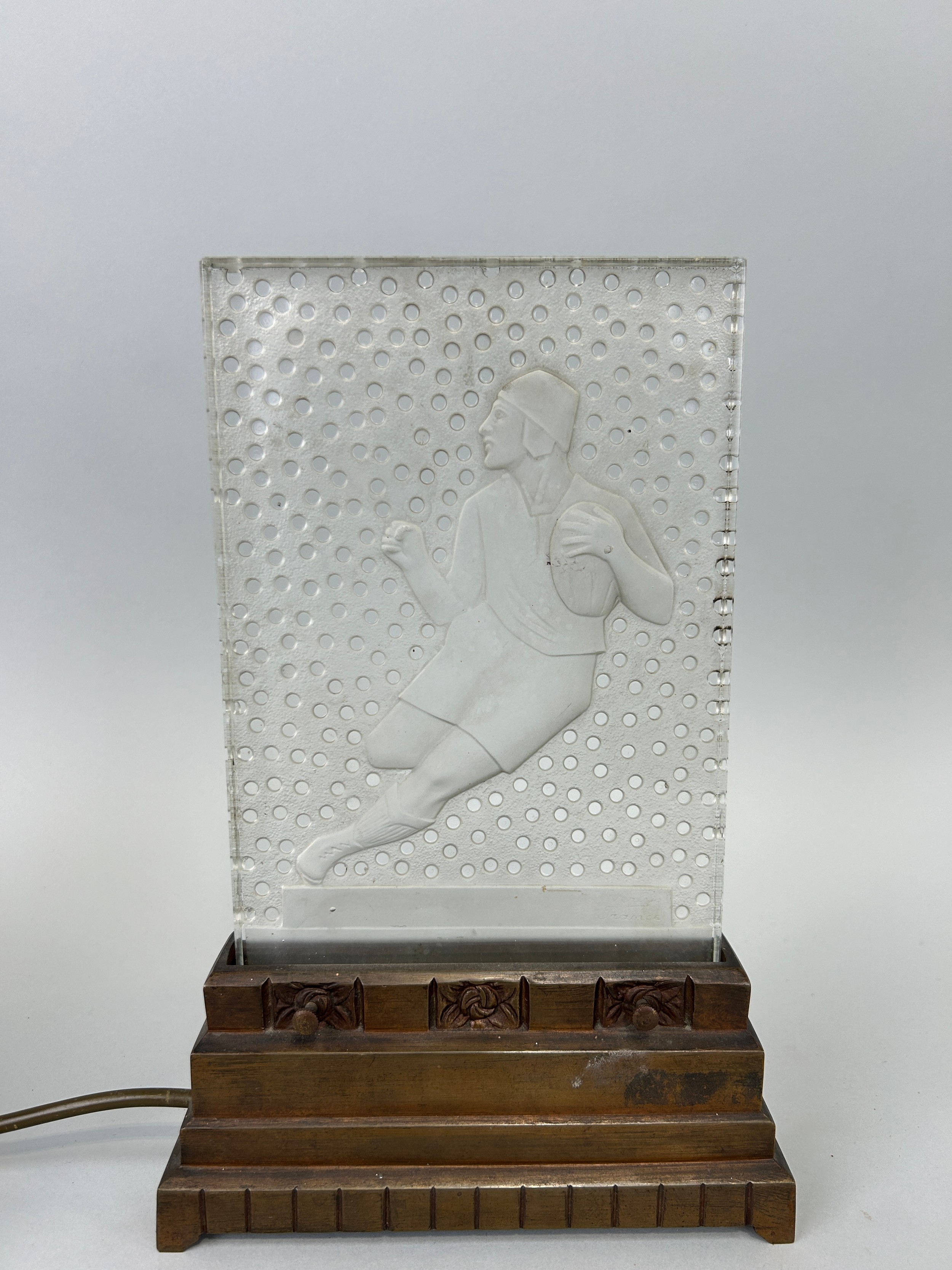 AN ART DECO VERLYS PRESSED GLASS LIGHT ON STAND IN THE FORM OF A RUGBY PLAYER, 30cm x 19cm - Image 2 of 6