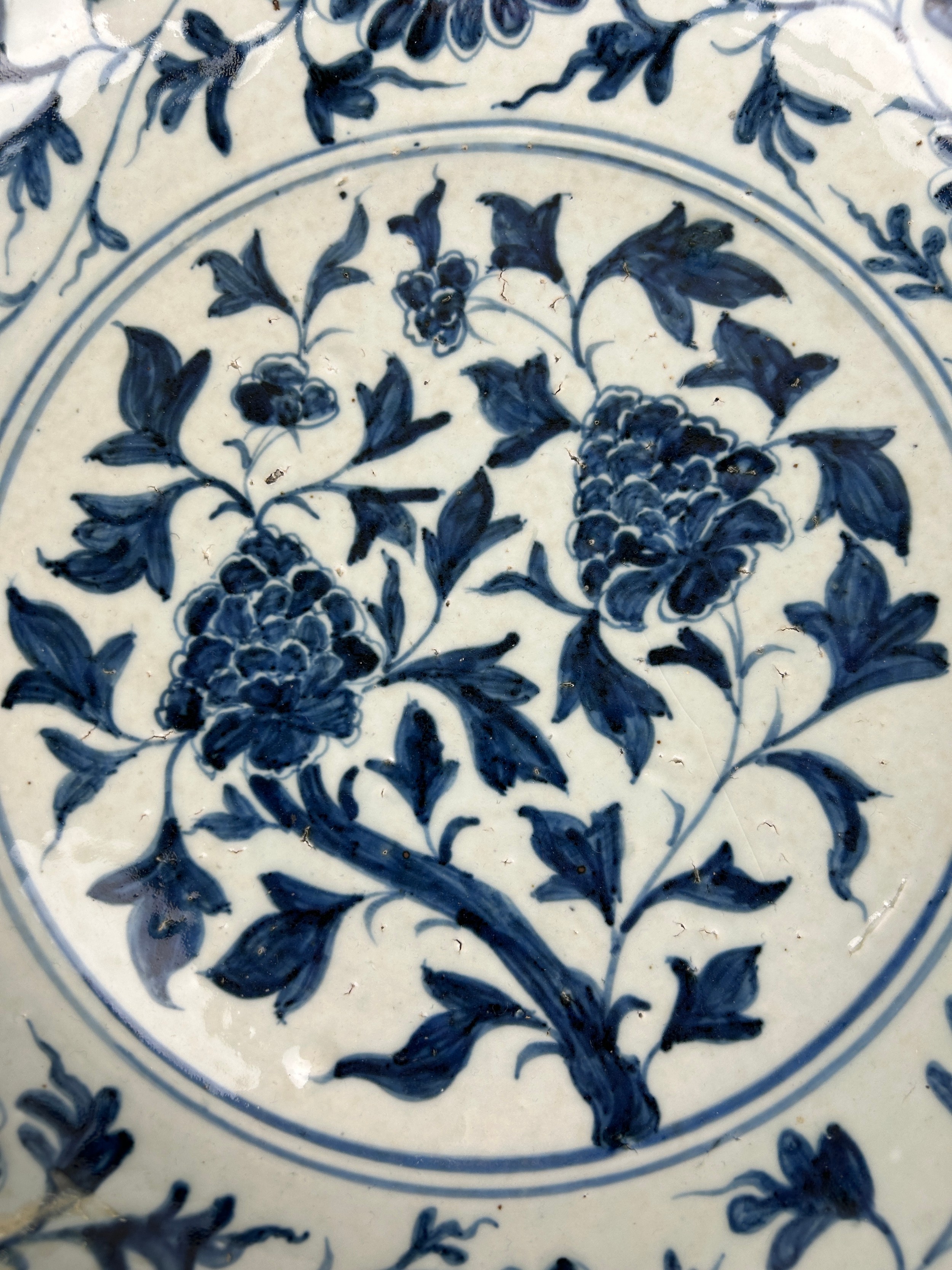 A CHINESE MING STYLE CHARGER DECORATED WITH FLOWERS, 40cm x 8cm - Image 2 of 3