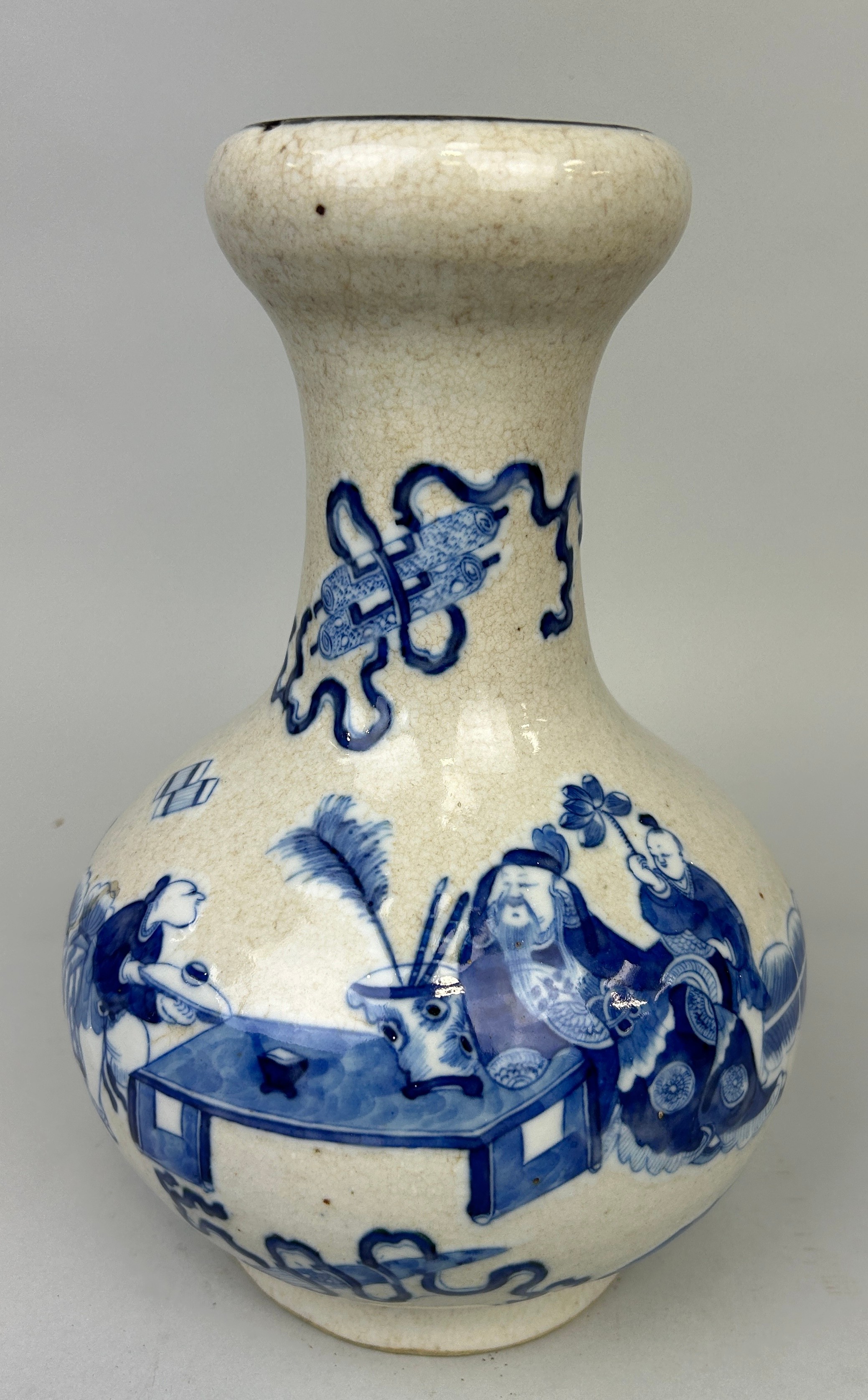 A CHINESE 19TH CENTURY BLUE AND WHITE VASE DECORATED WITH FIGURES, 31cm H