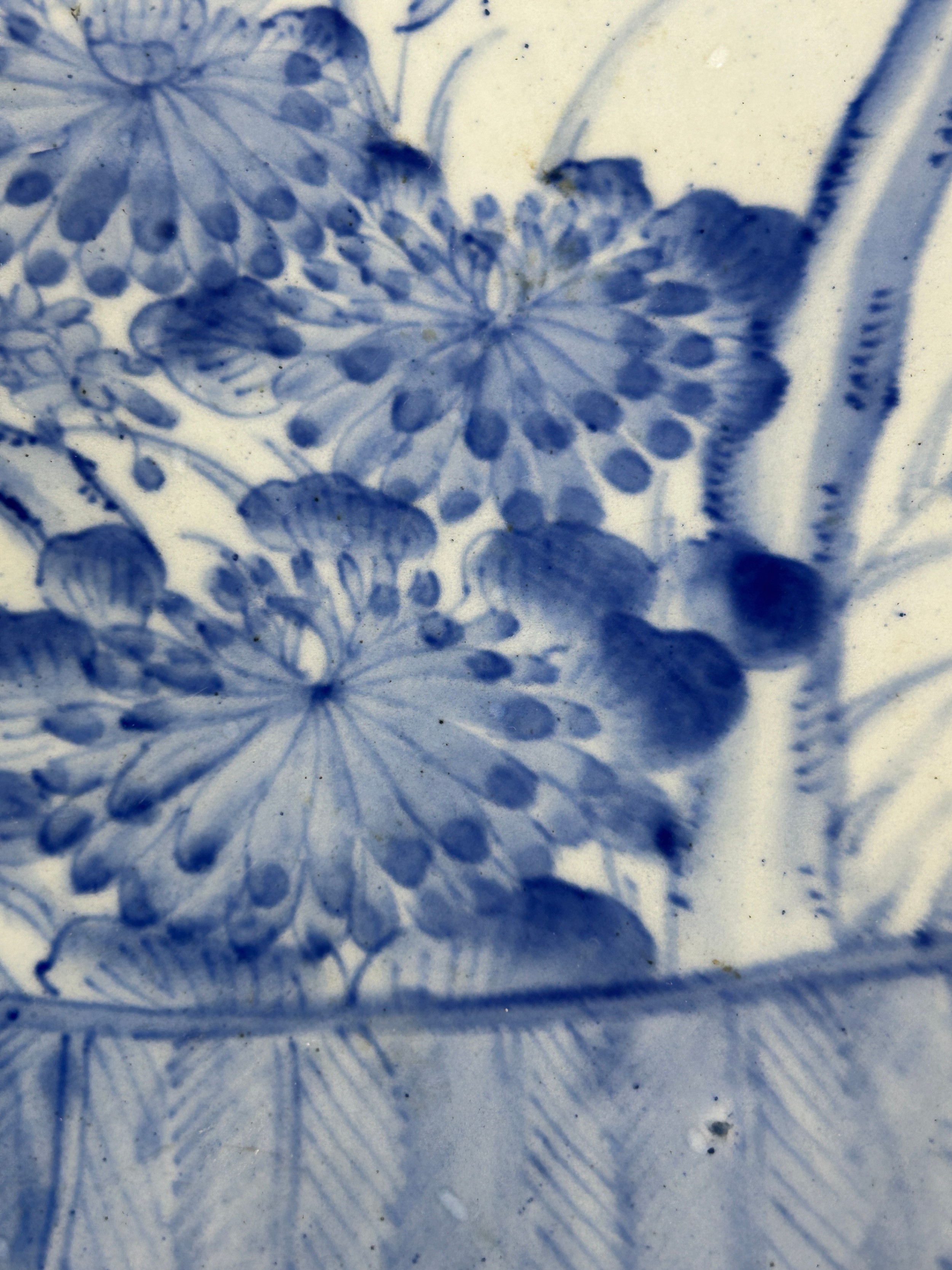 A LARGE JAPANESE BLUE AND WHITE PLATE DECORATED WITH BIRDS AND FOLIAGE, 42cm D - Image 3 of 4