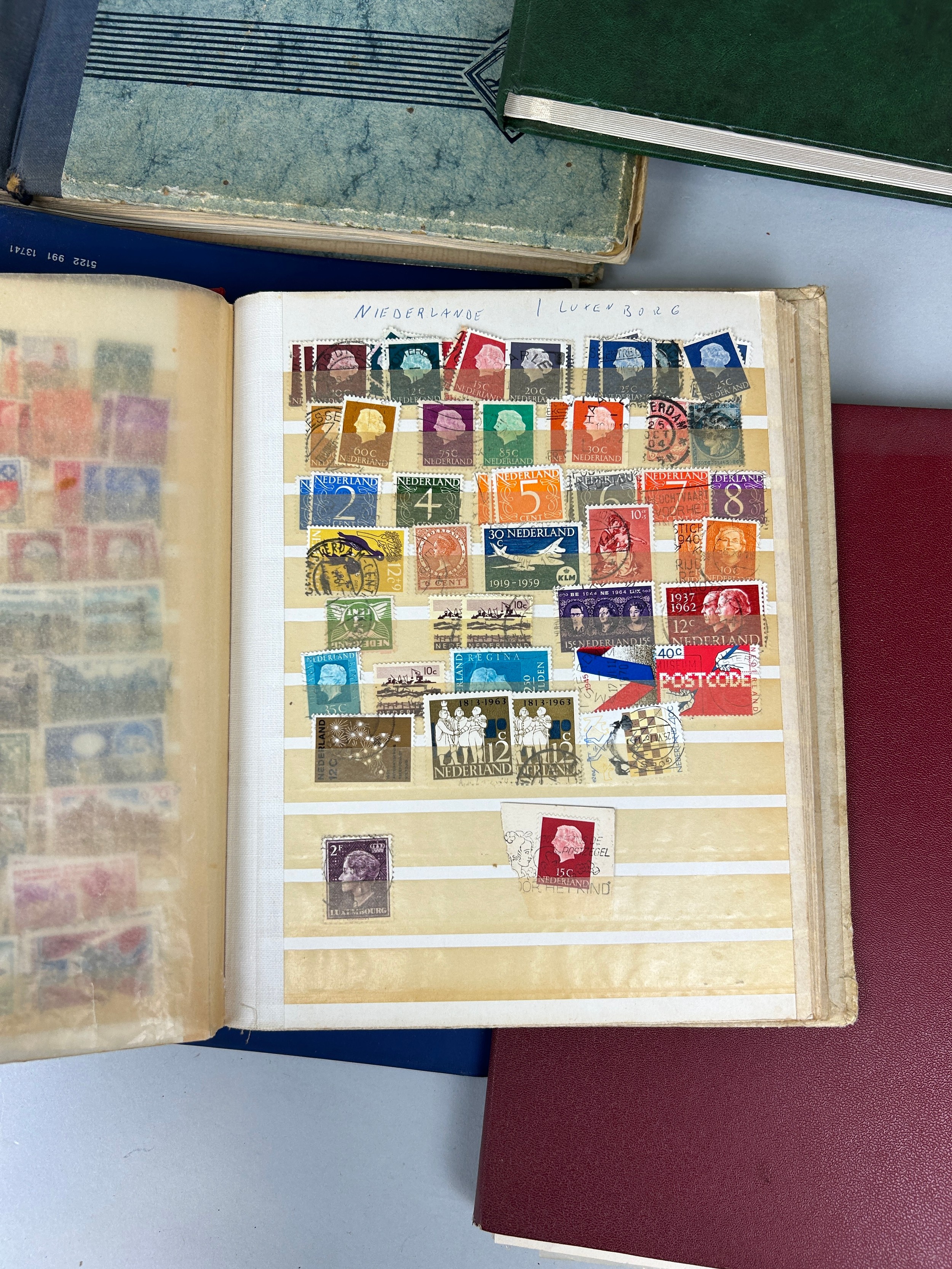 A COLLECTION OF DEUTSCHLAND STAMPS AND FIRST DAY COVERS HOUSED IN ALBUMS (QTY) - Image 6 of 9