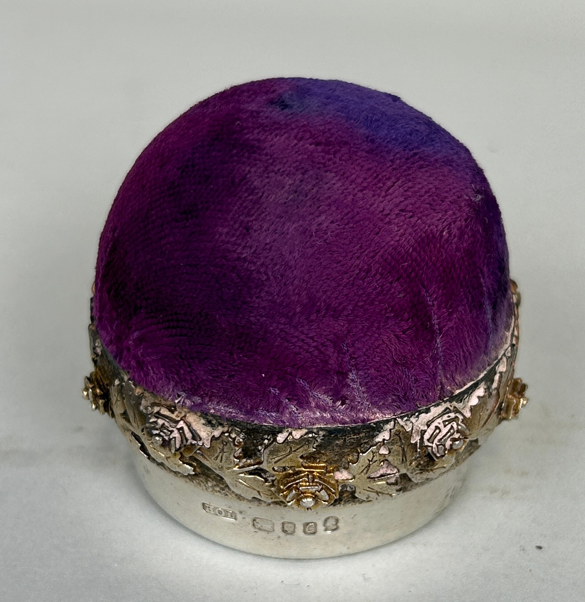 A SILVER PIN CUSHION QEII JUBILEE 1977, LONDON. - Image 2 of 3