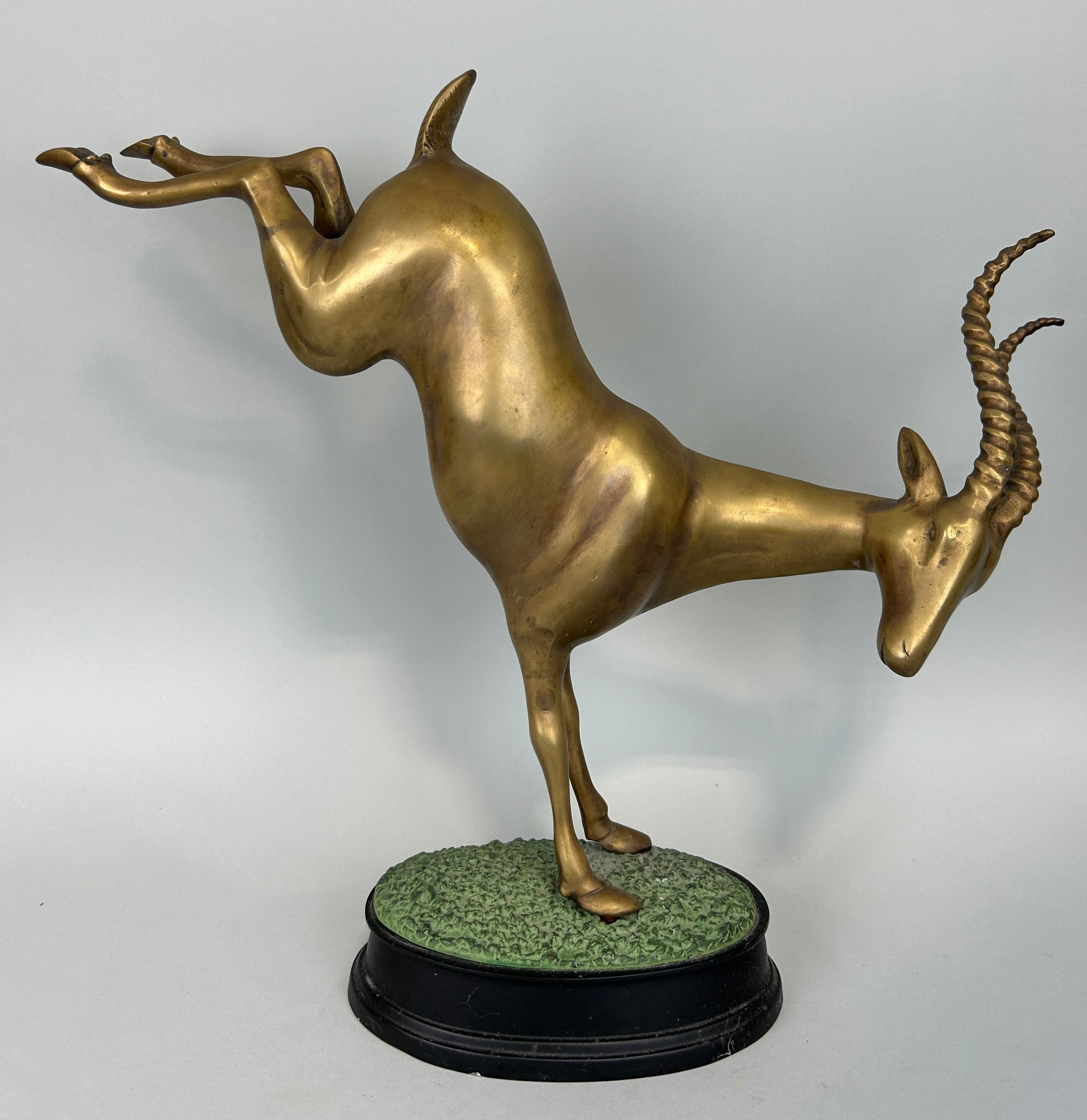 A HOLLYWOOD REGENCY DESIGN BRONZE KUDU ON NATURALISTIC STAND, 52cm x 44cm x 12cm