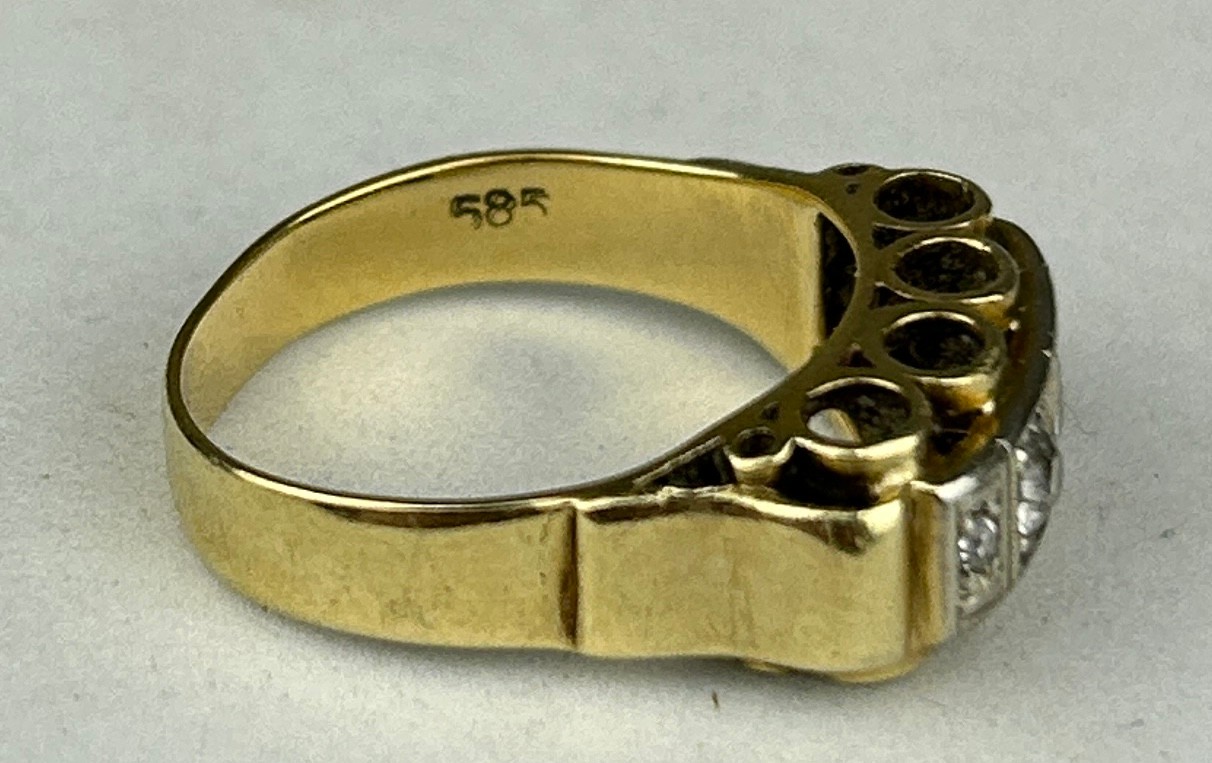 A 14CT GOLD RING SET WITH CLEAR STONES, Weight: 4.8gms - Image 3 of 4