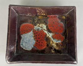 A MID CENTURY CERAMIC DISH WITH ABSTRACT DESIGN, 22cm x 18cm