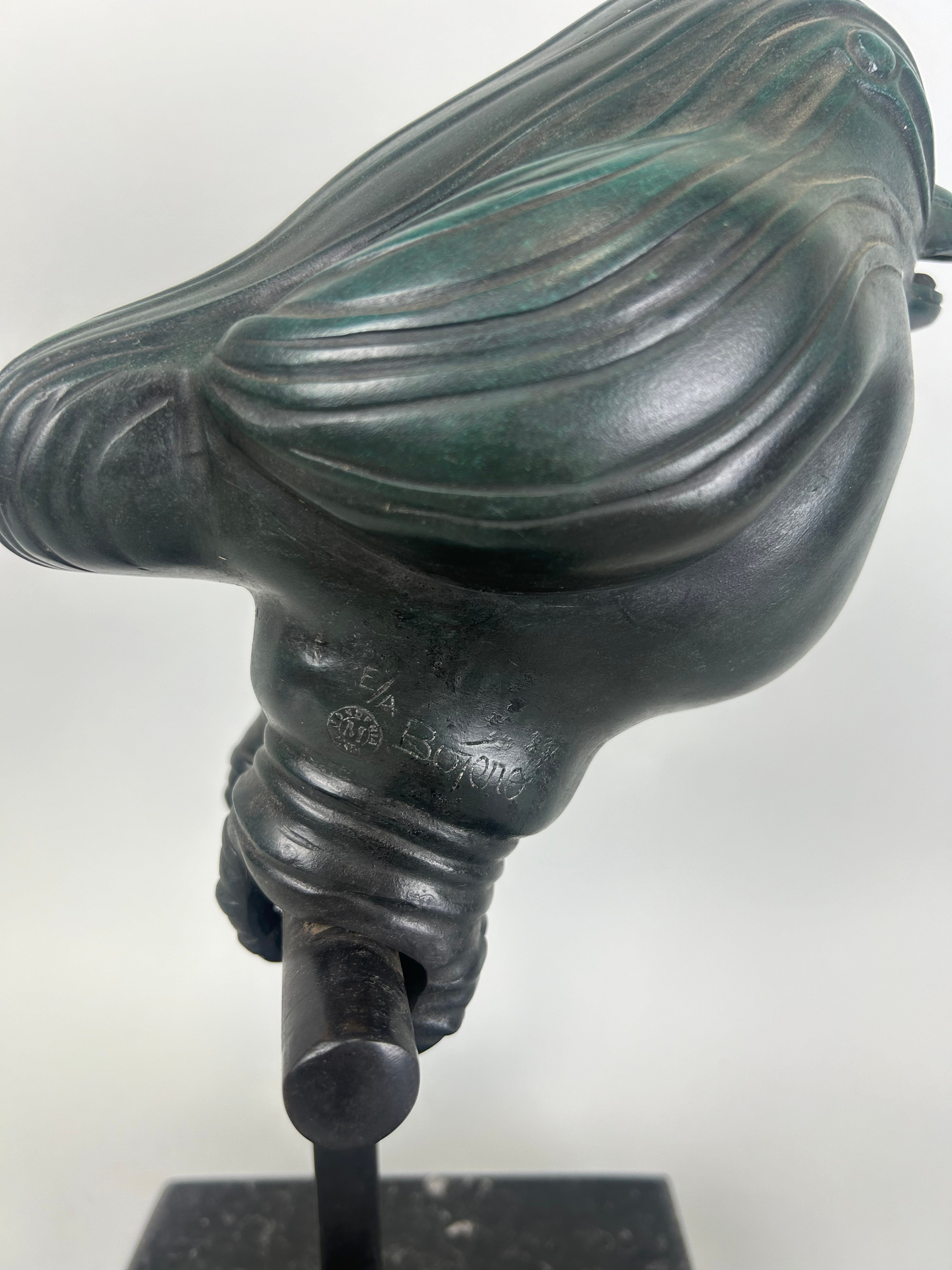 AFTER FERNANDO BOTERO (COLOMBIAN 1932-2023): A BRONZE SCULPTURE 'BIRD' MOUNTED ON A PERCH, WITH - Image 4 of 6