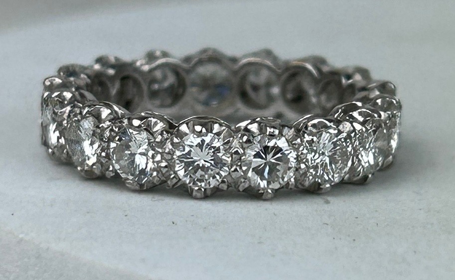 AN 18CT WHITE GOLD ETERNITY RING CIRCA 1930'S,