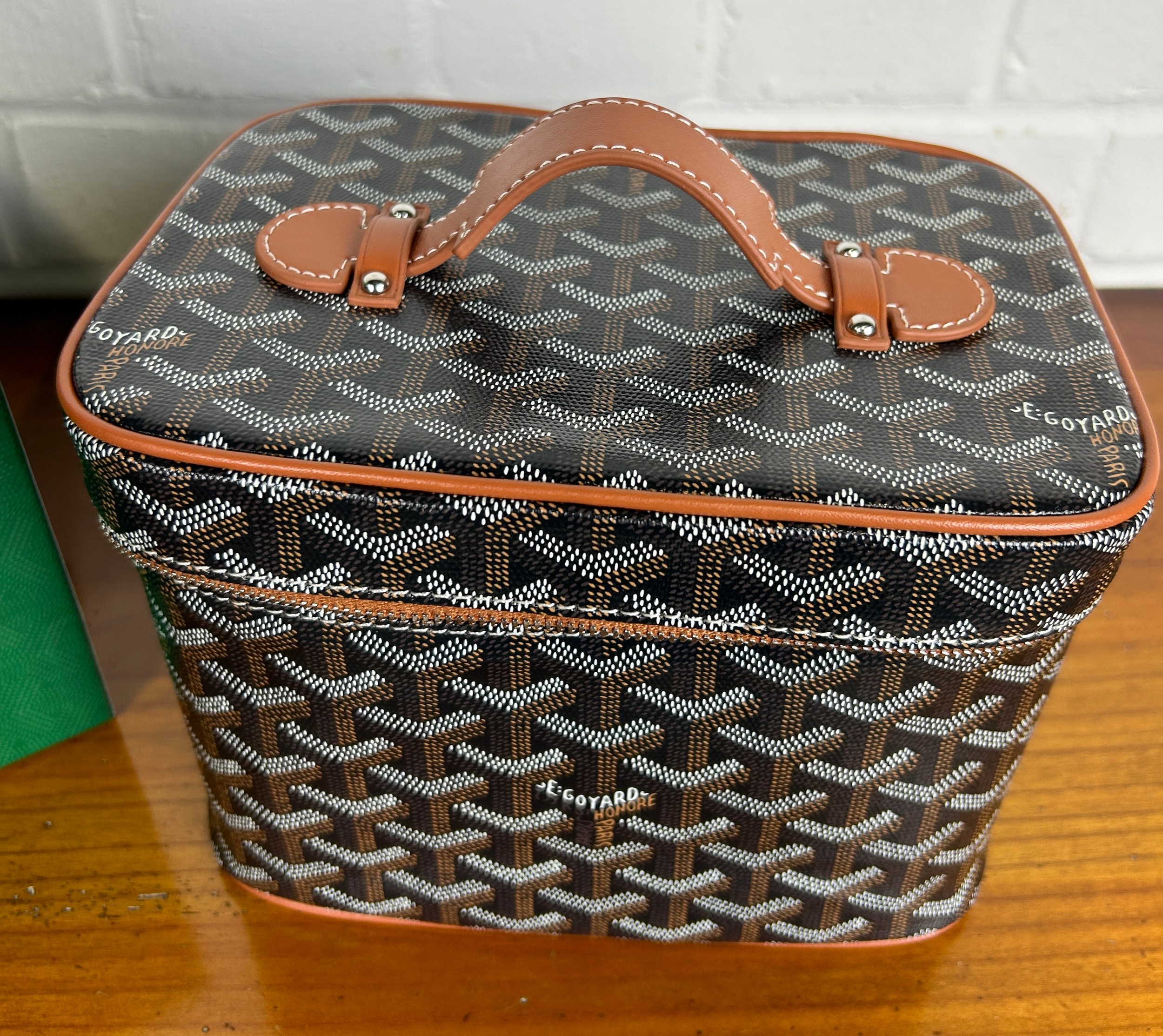A GOYARD MUSE VANITY CASE IN BLACK AND TAN, With box. - Image 2 of 7