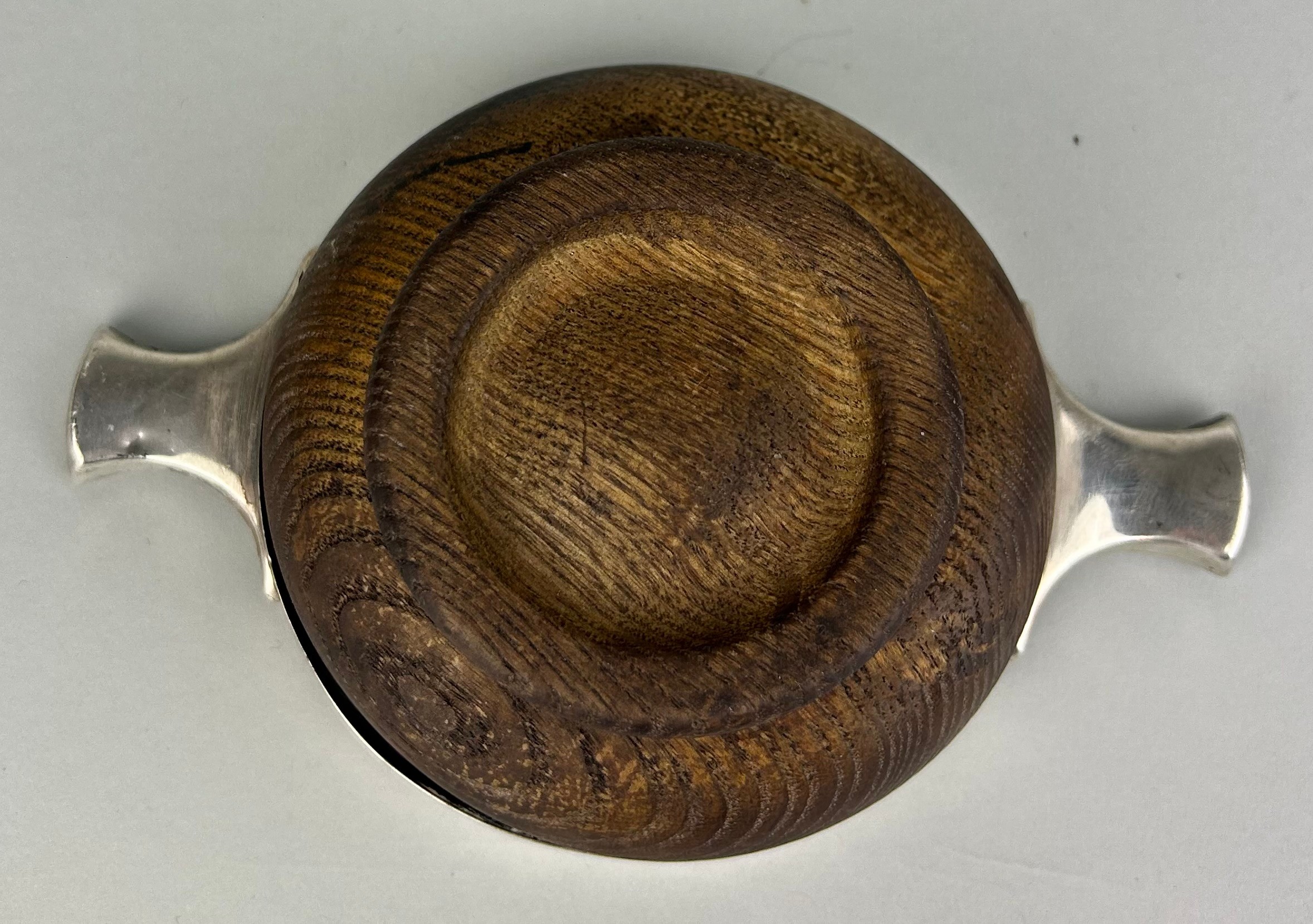 AN EARLY 20TH CENTURY SCOTTISH SILVER QUAICH, 15cm diameter - Image 4 of 4
