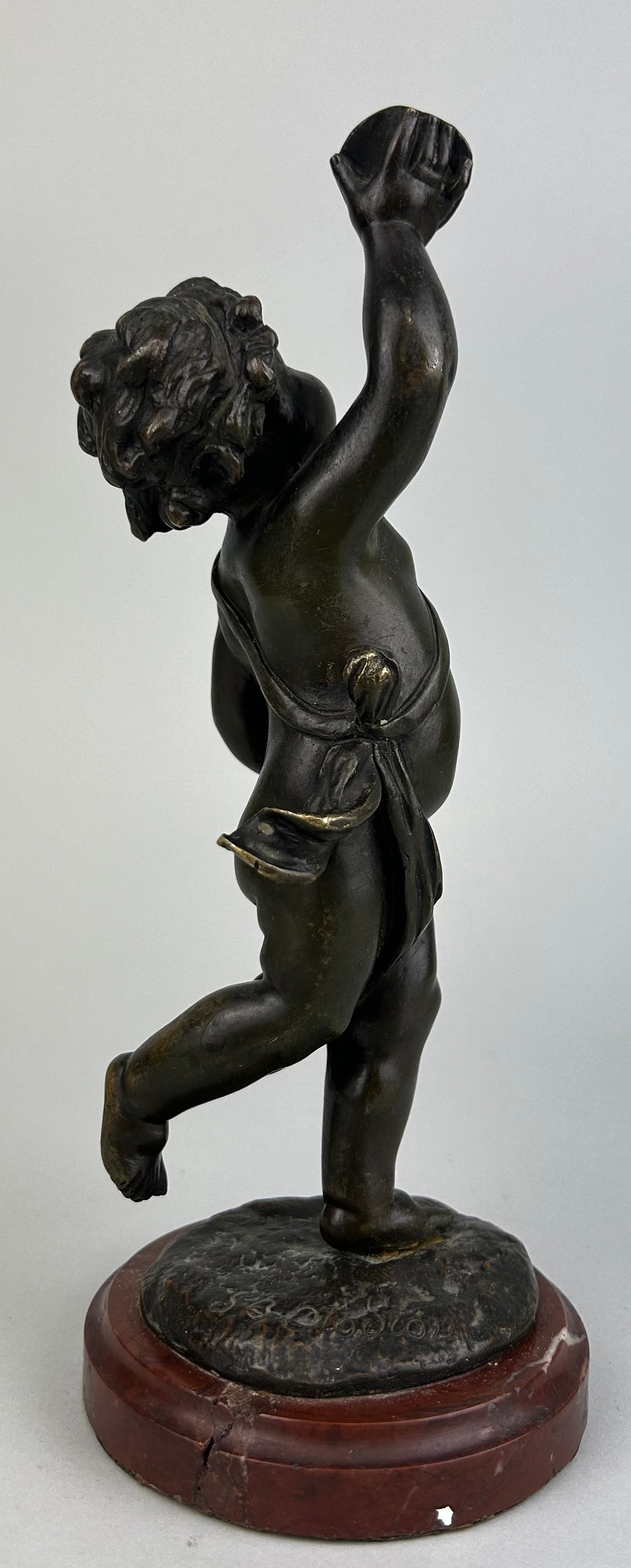 A 19TH CENTURY FRENCH BRONZE SCULPTURE OF A PUTTI AFTER CLAUDE CLODION (1738-1814) ON A RED MARBLE - Image 4 of 5
