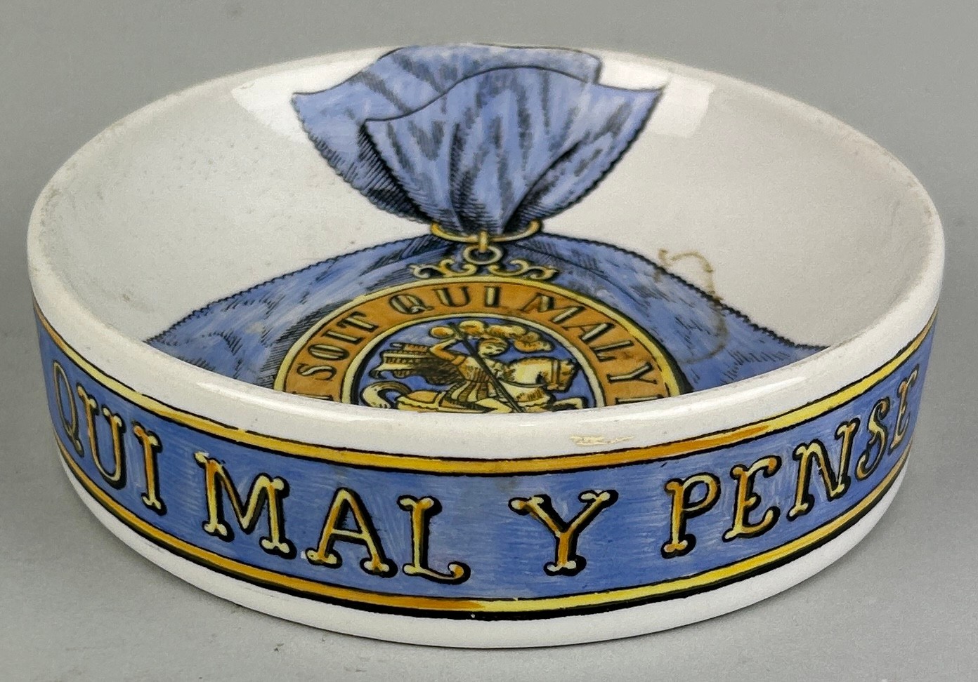 FORNASETTI MILANO: 'ORDER OF THE GARTER' ASHTRAY, Made in Italy. 13cm x 3cm - Image 2 of 4