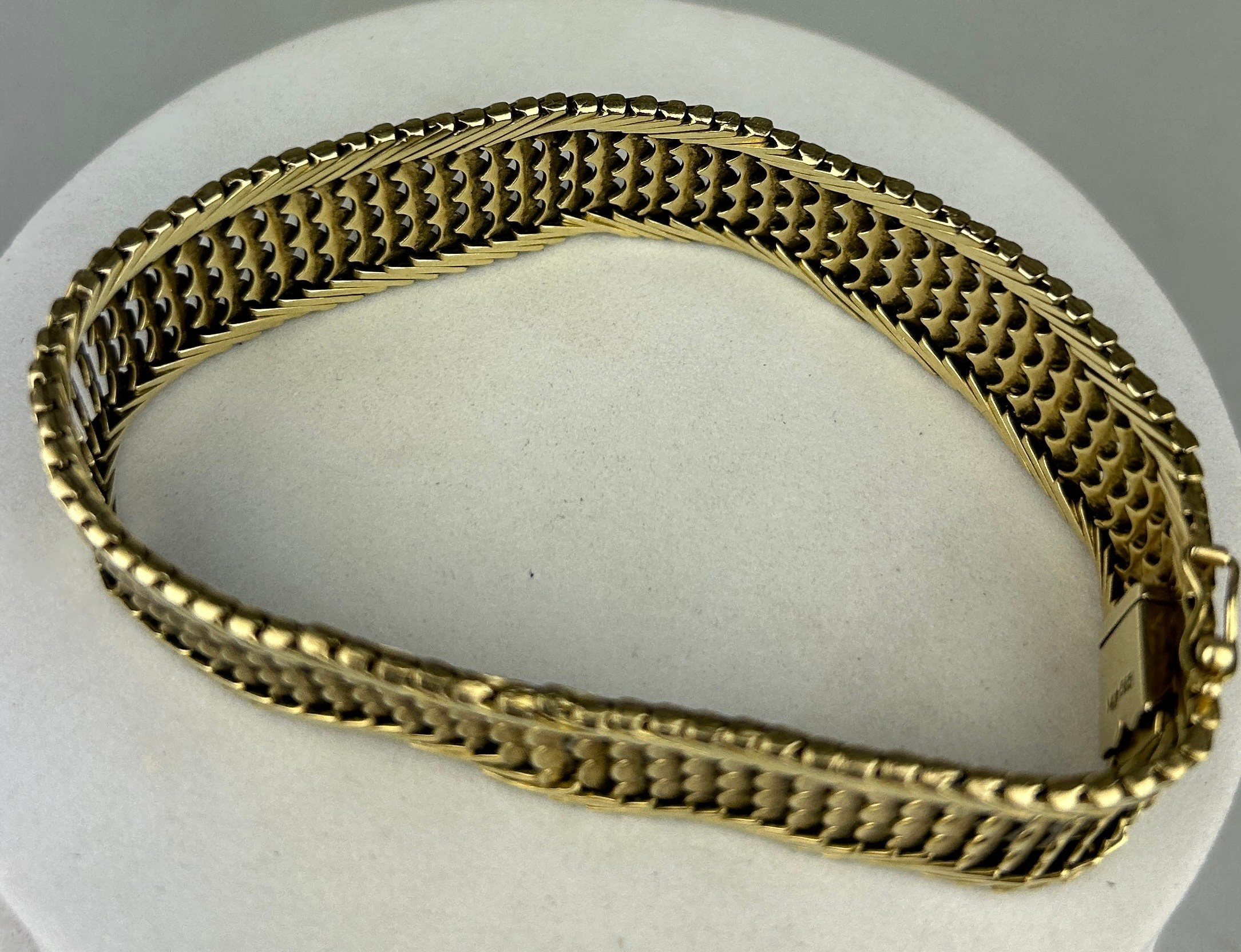 A 14CT GOLD BRACELET, Weight: 38gms - Image 2 of 4