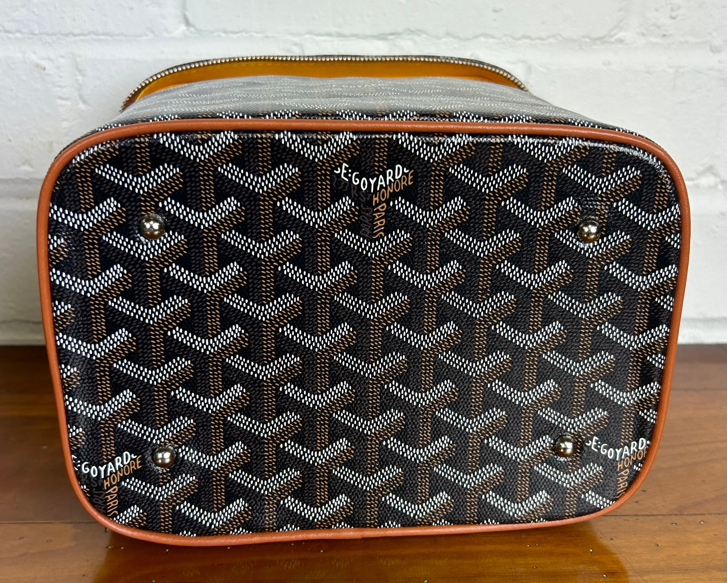 A GOYARD MUSE VANITY CASE IN BLACK AND TAN, With box. - Image 4 of 7