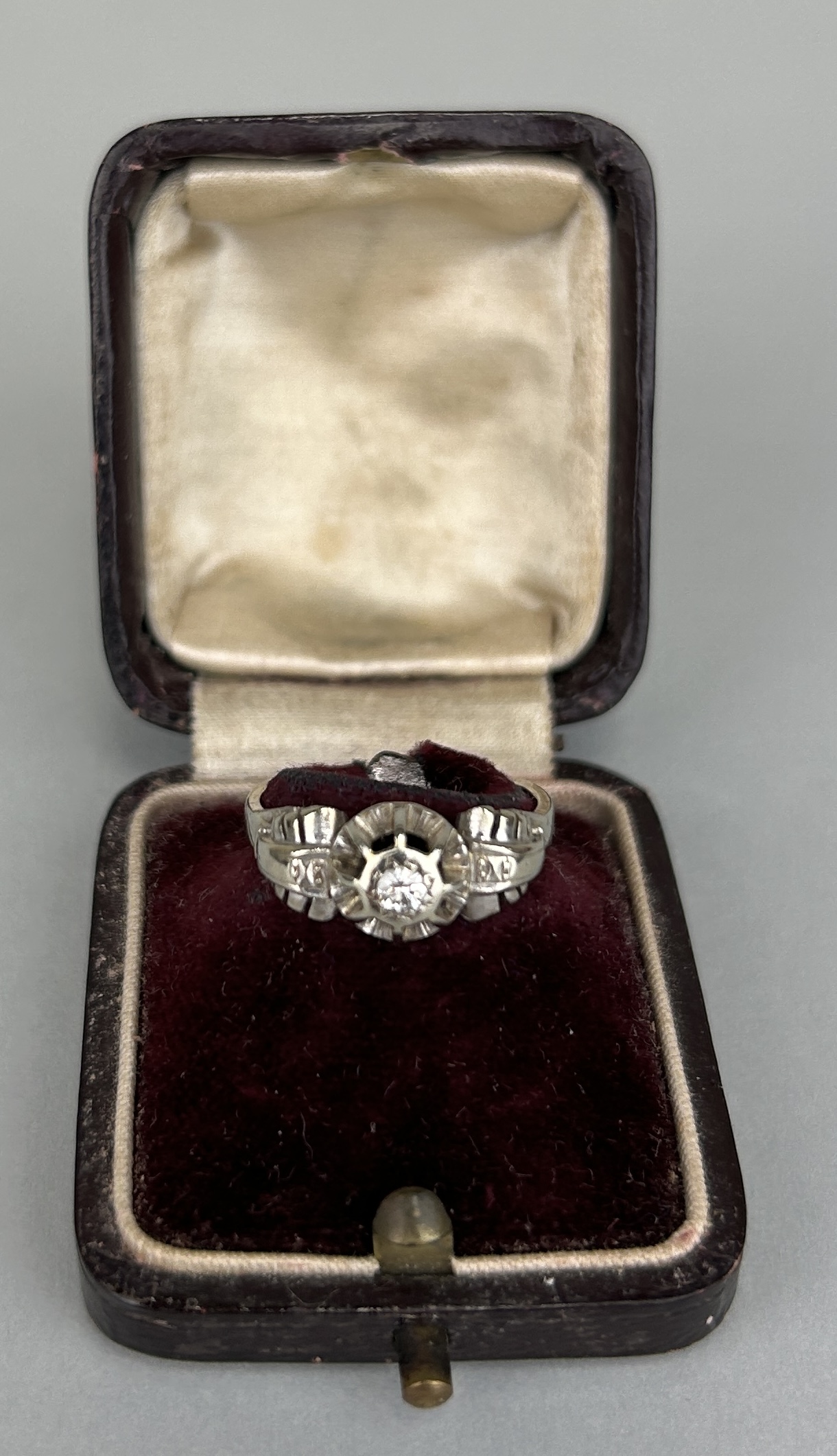 A PLATINUM AND DIAMOND RING, Weight: 3.6gms - Image 2 of 2