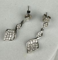 A PAIR OF 18CT WHITE GOLD AND DIAMOND EARRINGS, Weight: 2.8gms