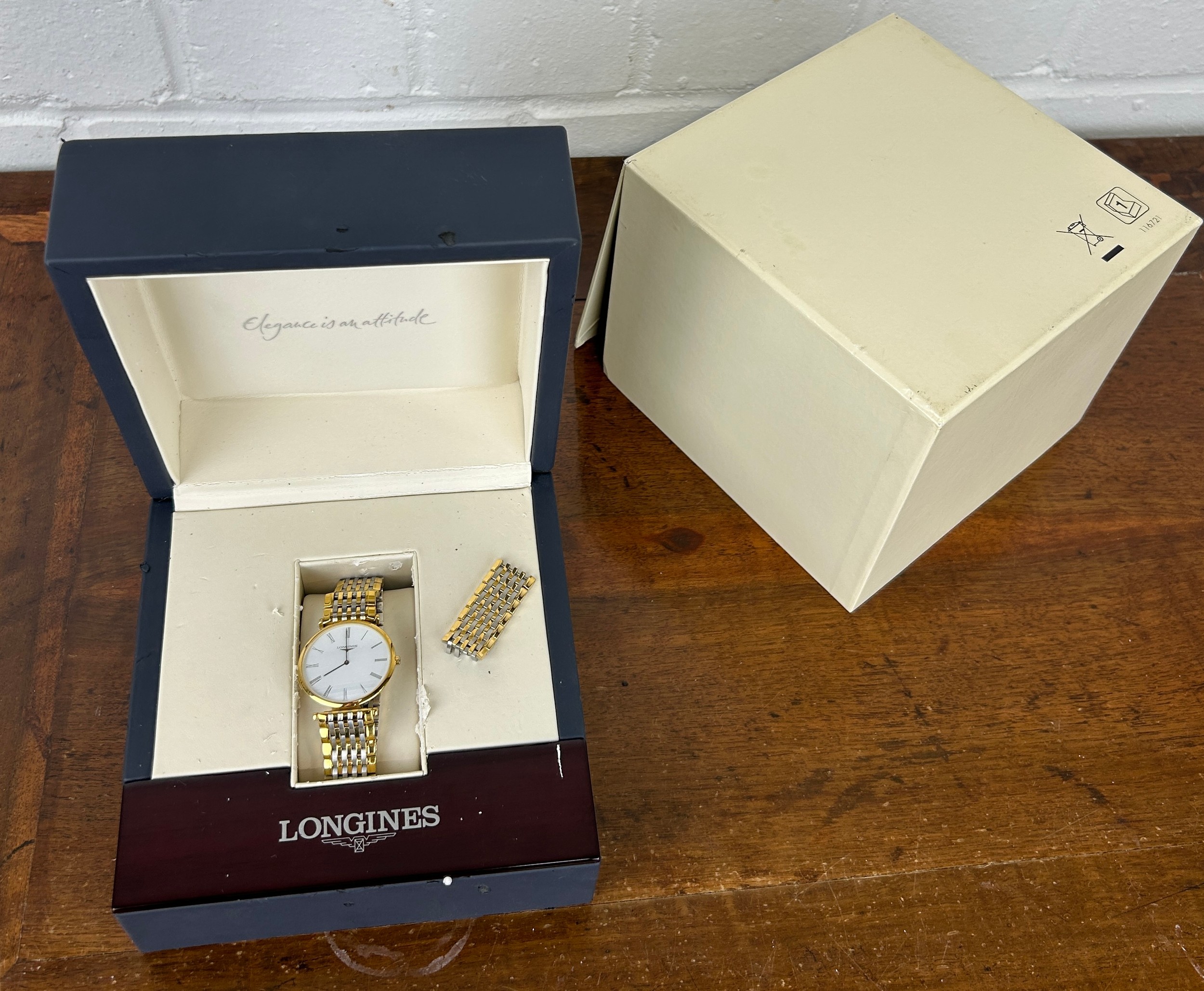 A LONGINES LADIES 'LE GRANDE CLASSIQUE' WRISTWATCH IN ORIGINAL BOX