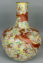 A LARGE CHINESE 'TIANQIUPING' VASE WITH QIANLONG MARK PROBABLY LATE 19TH OR EARLY 20TH CENTURY,