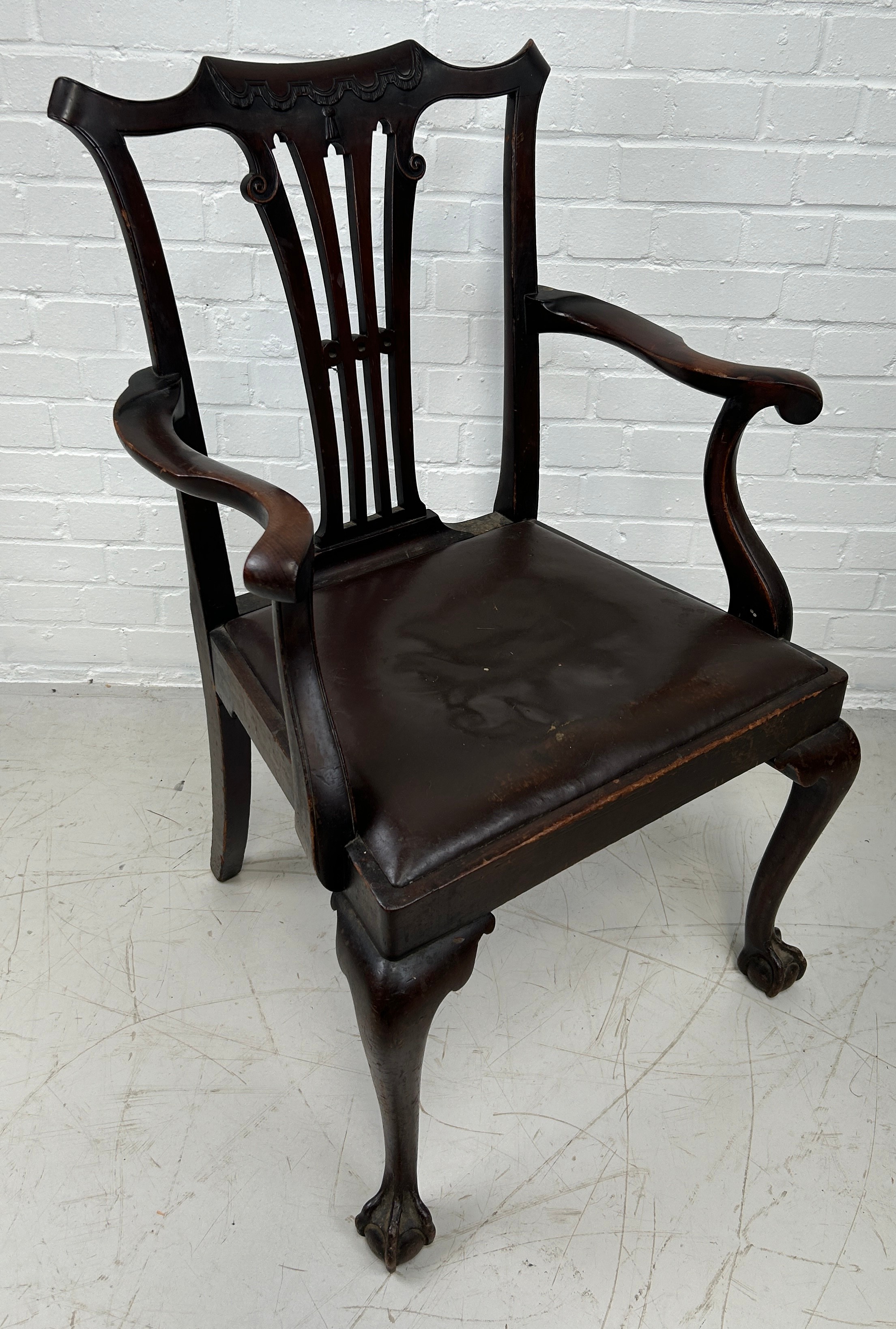 A CHIPPENDALE DESIGN DESK CHAIR WITH BROWN LEATHER SEAT AND CLAW AND BALL FEET, 96cm x 60cm x 46cm
