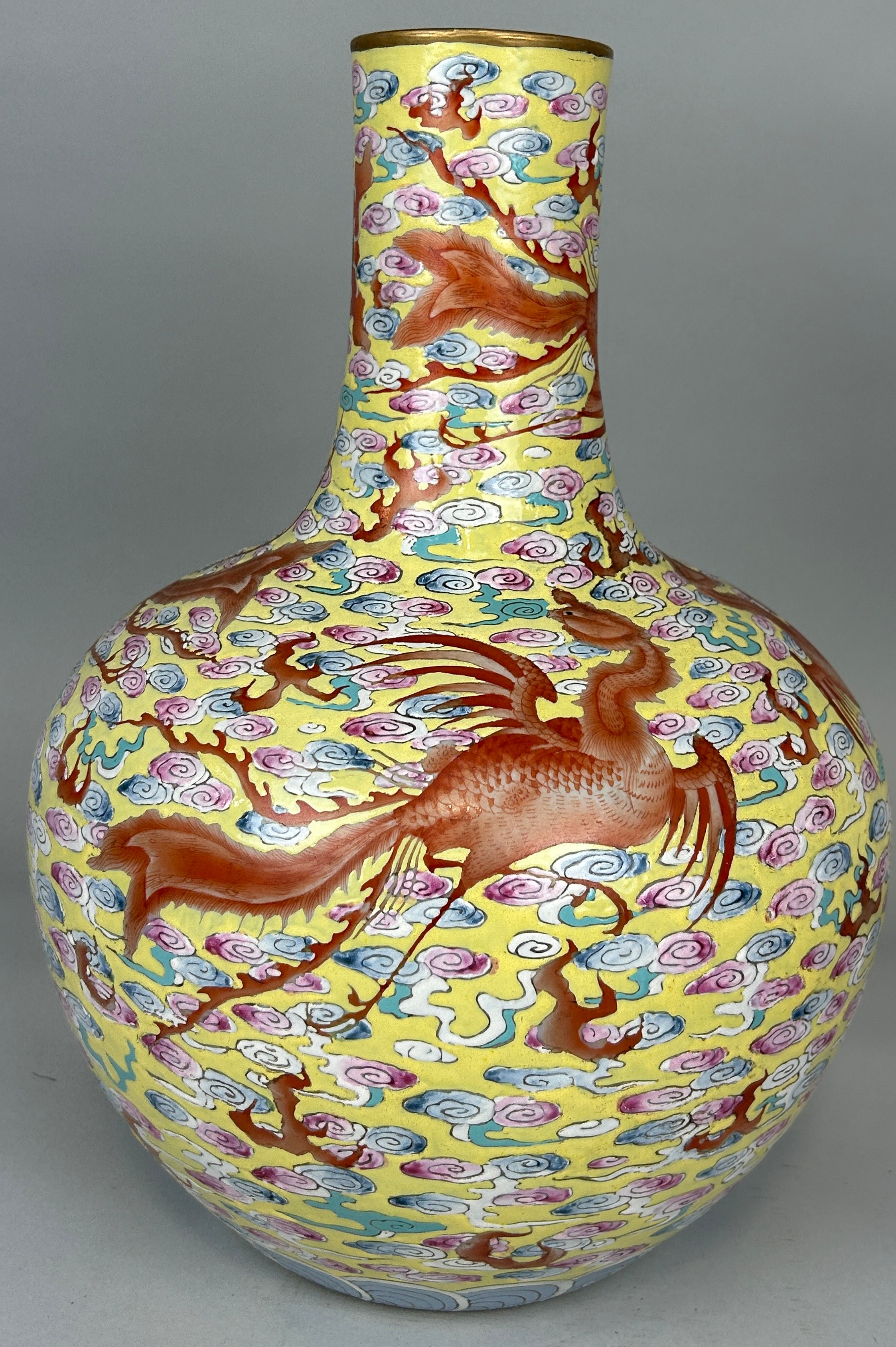 A LARGE CHINESE 'TIANQIUPING' VASE WITH QIANLONG MARK PROBABLY LATE 19TH OR EARLY 20TH CENTURY, - Image 3 of 10