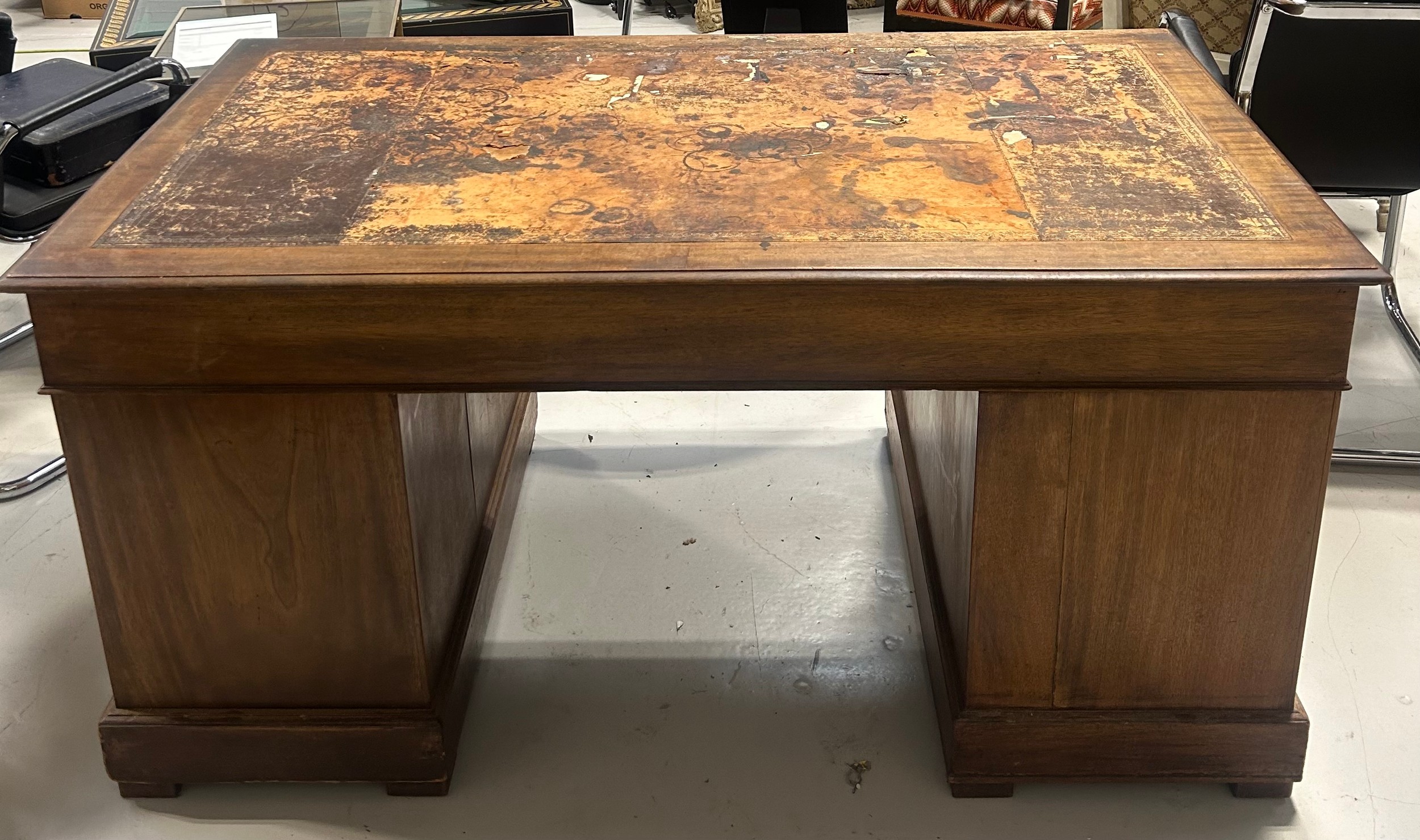 A VICTORIAN TWIN PEDESTAL DESK WITH TOOLED LEATHER TOP, 150cm x 83cm x 75cm - Image 4 of 5