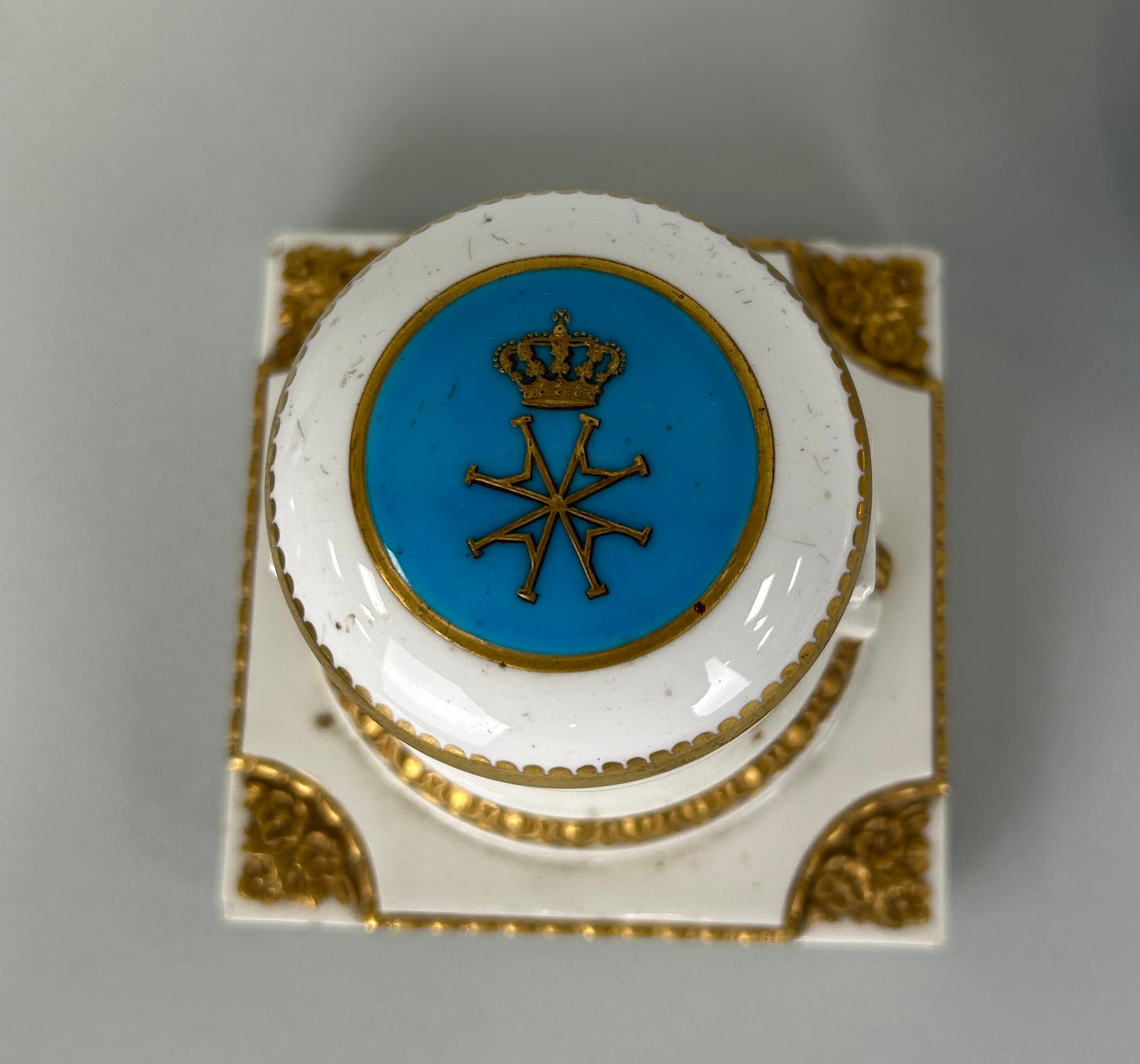 A KPM PORCELAIN AND GILT DESK INKWELL WITH ROYAL EMBLEM, Along with two Limoges dishes Inkwell - Image 2 of 4