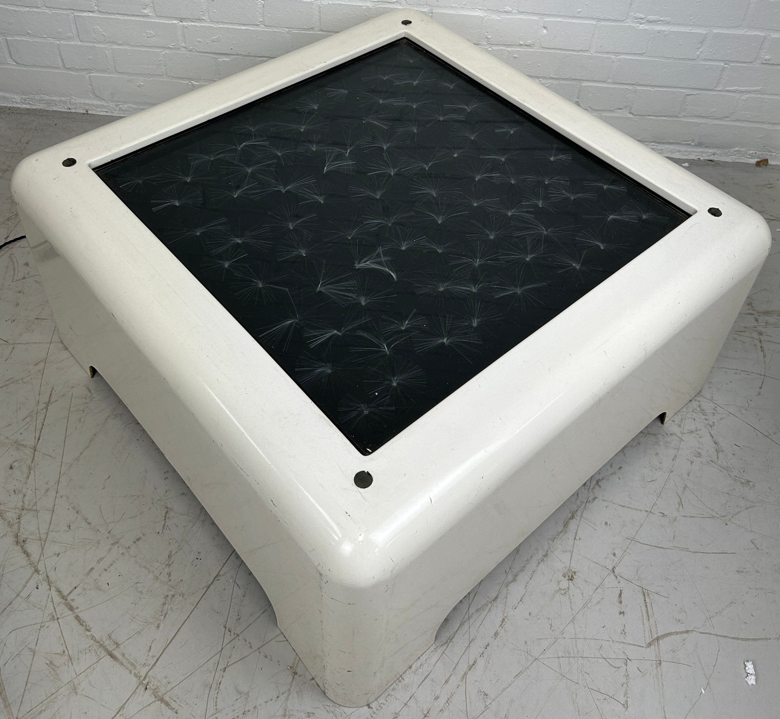 A 1970’S DESIGNER ITALIAN FIBRE OPTIC COFEE TABLE, RECENTLY WIRED AND PAT TESTED, 80cm x 80cm x 35cm