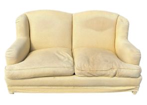 A HOWARD STYLE HUMPBACK SOFA UPHOLSTERED IN YELLOW FABRIC, 176cm x 105cm x 93cm