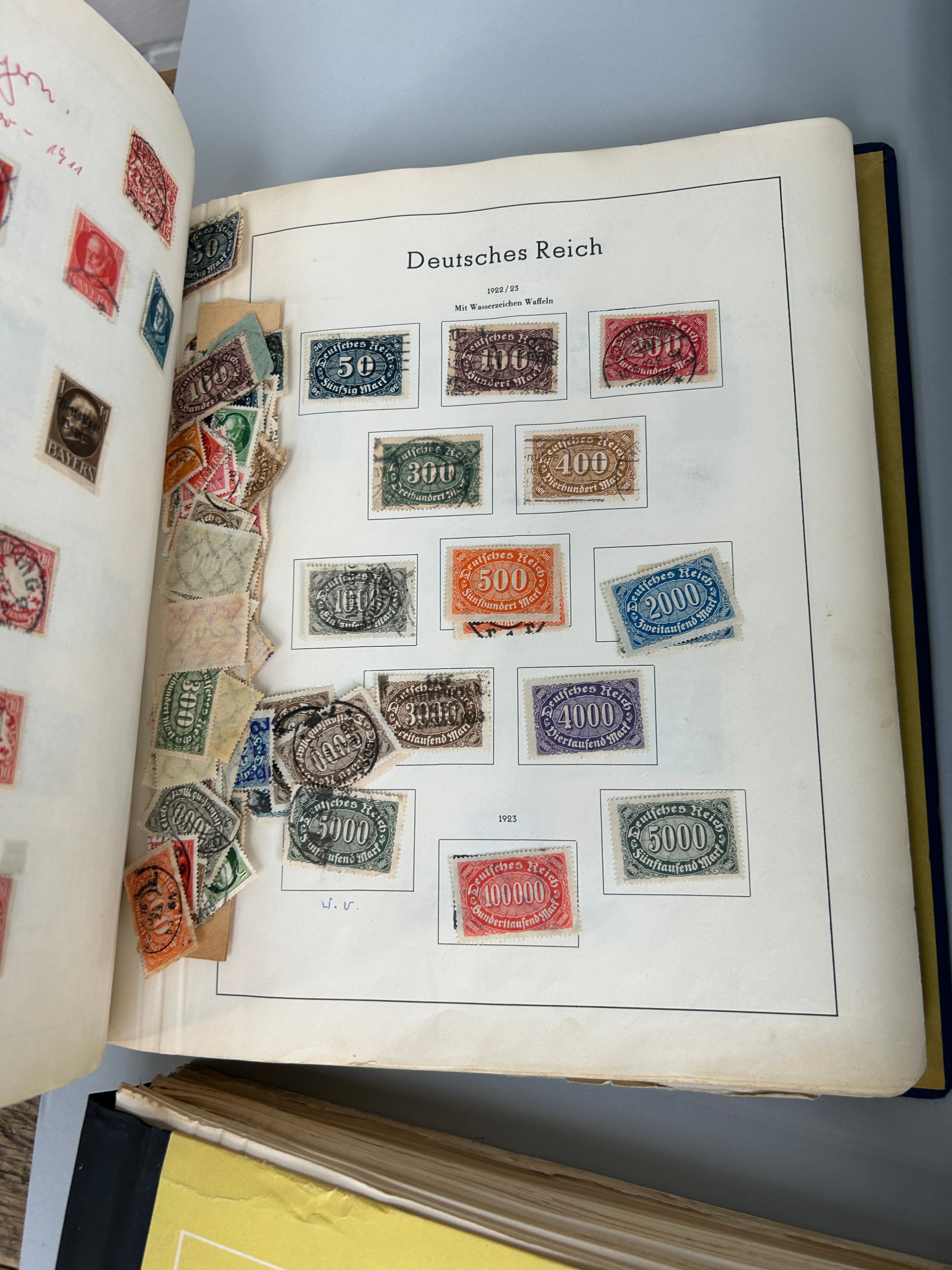 A COLLECTION OF DEUTSCHLAND STAMPS AND FIRST DAY COVERS HOUSED IN ALBUMS (QTY) - Image 3 of 9