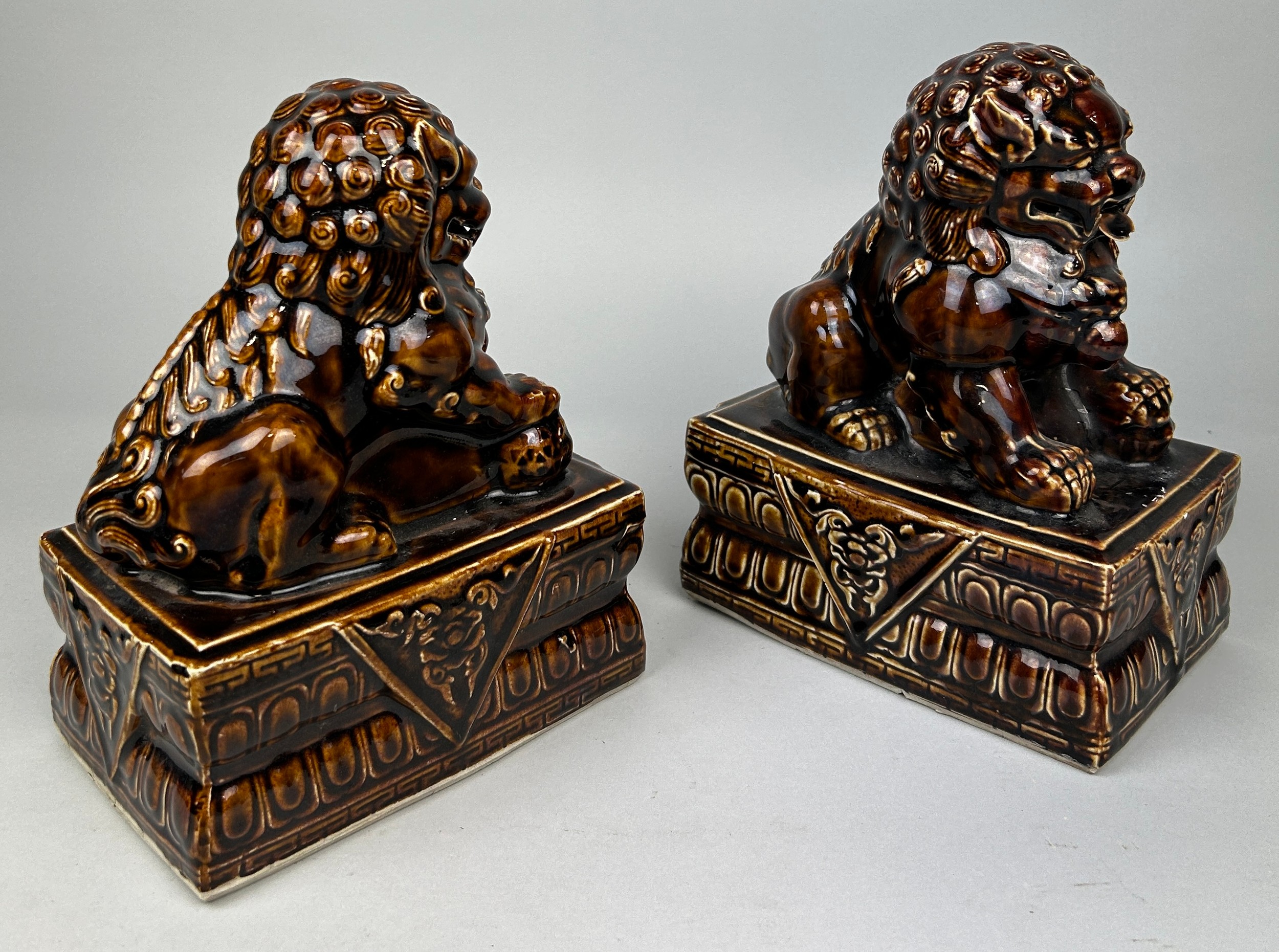 A PAIR OF BROWN GLAZED FOO DOGS (2), 25cm x 20cm each. - Image 2 of 2