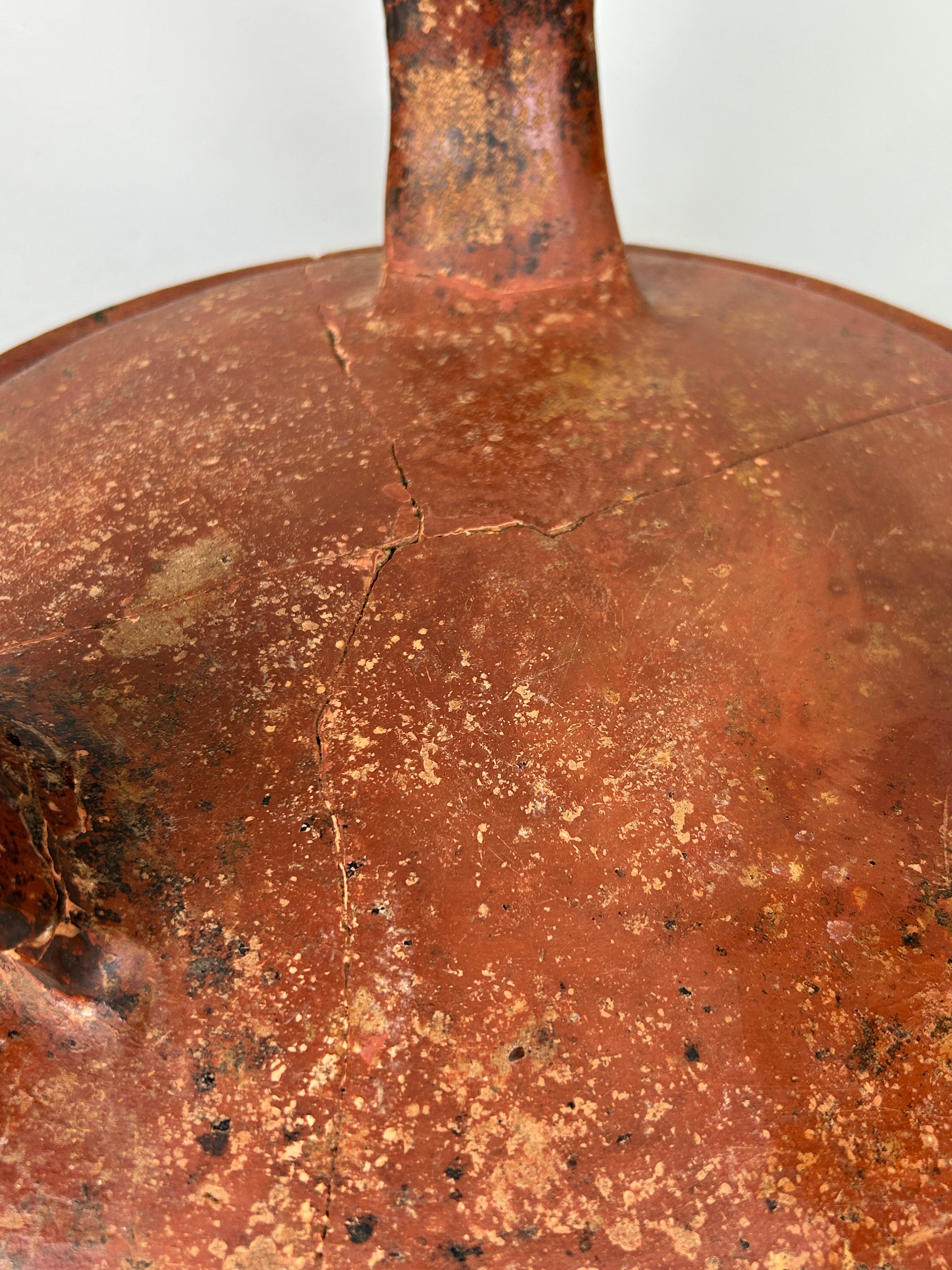AN ETRUSCAN IMPASTO RED POLISHED TRIPOD DISH CIRCA 6TH CENTURY B.C. 34.3cm x 14.9cm Purchased at - Image 8 of 9