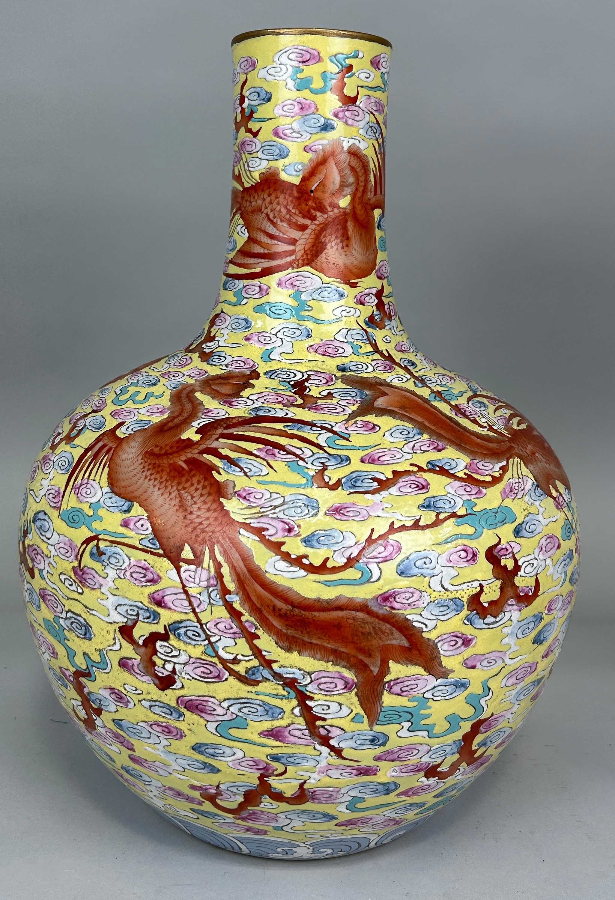 A LARGE CHINESE 'TIANQIUPING' VASE WITH QIANLONG MARK PROBABLY LATE 19TH OR EARLY 20TH CENTURY, - Image 8 of 10