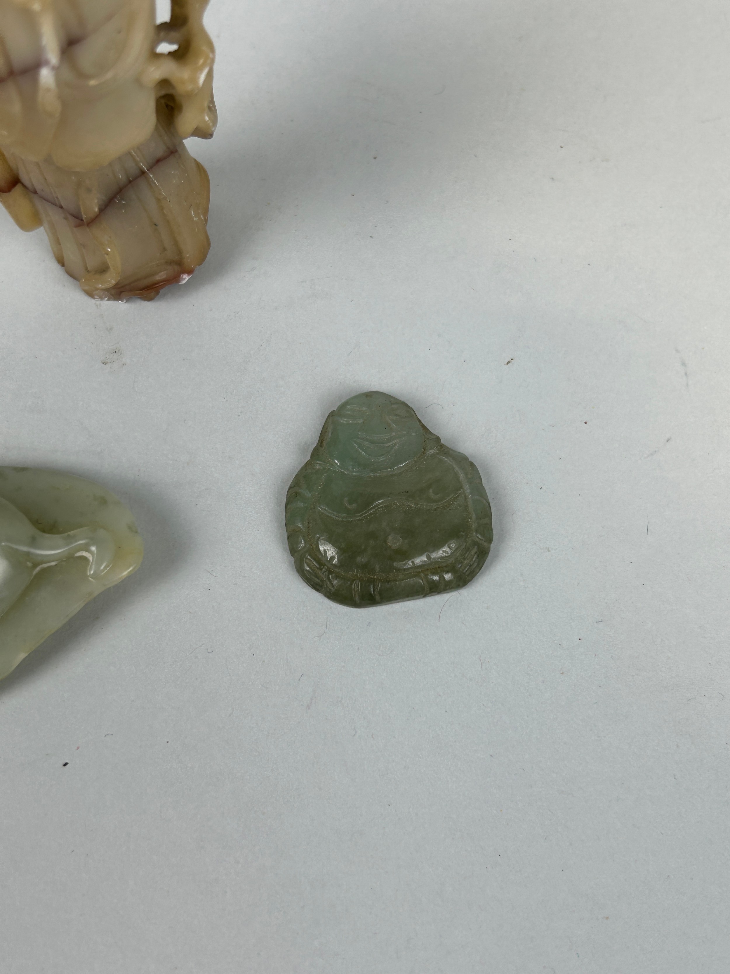 THREE CHINESE JADES TO INCLUDE A CAT PENDANT AND FIGURE OF GUANYIN (3), Guanyin 12cm H - Image 2 of 3