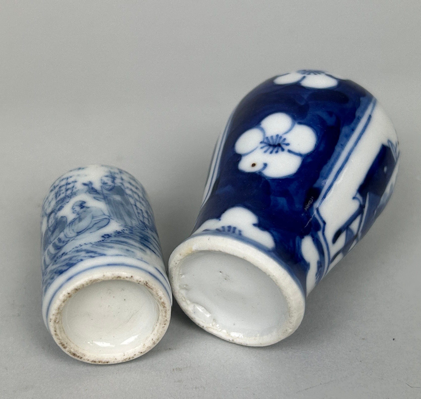 A PAIR OF SMALL CHINESE BLUE AND WHITE VASES, Tallest 7.5cm H - Image 3 of 3