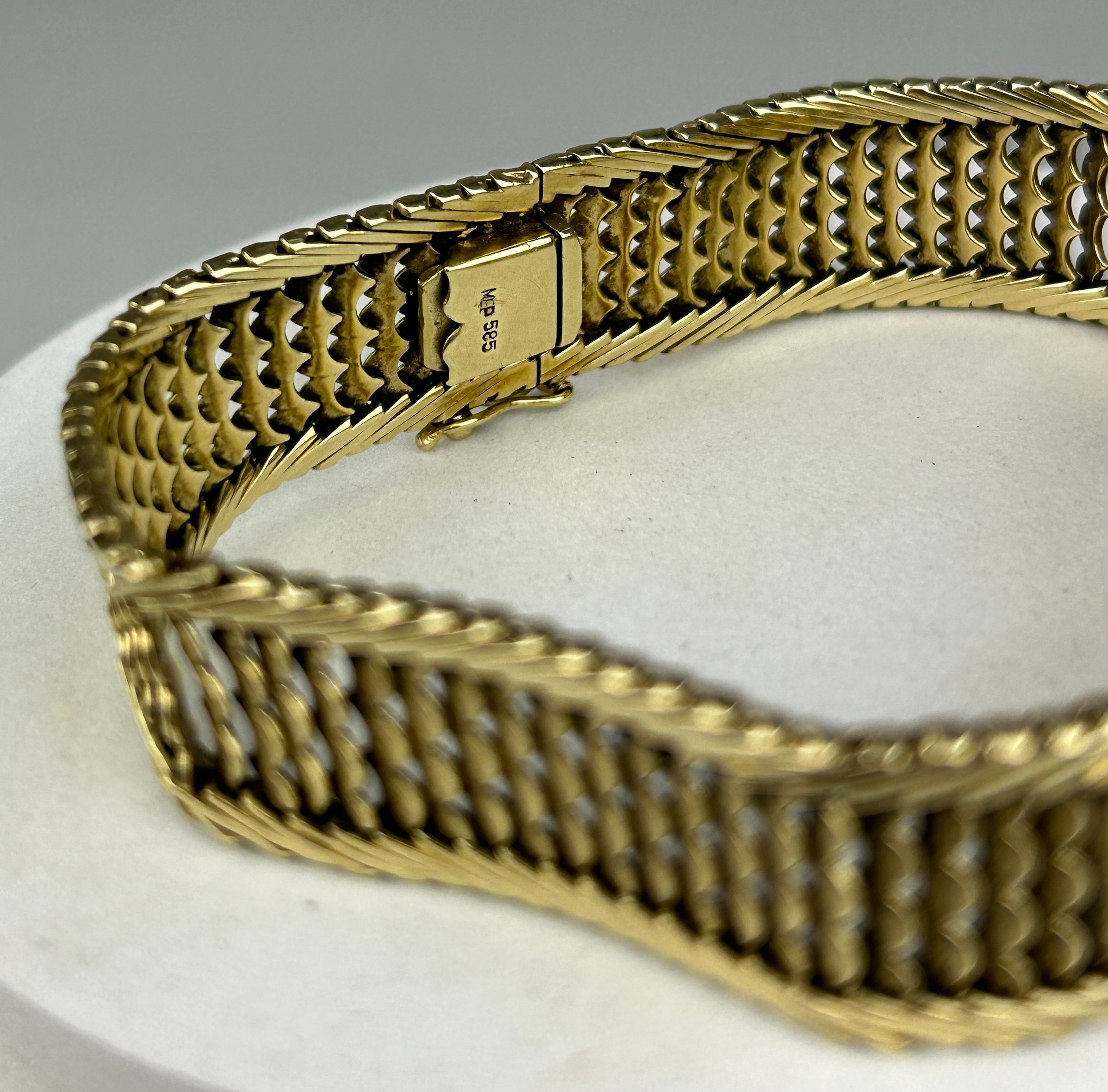 A 14CT GOLD BRACELET, Weight: 38gms - Image 4 of 4