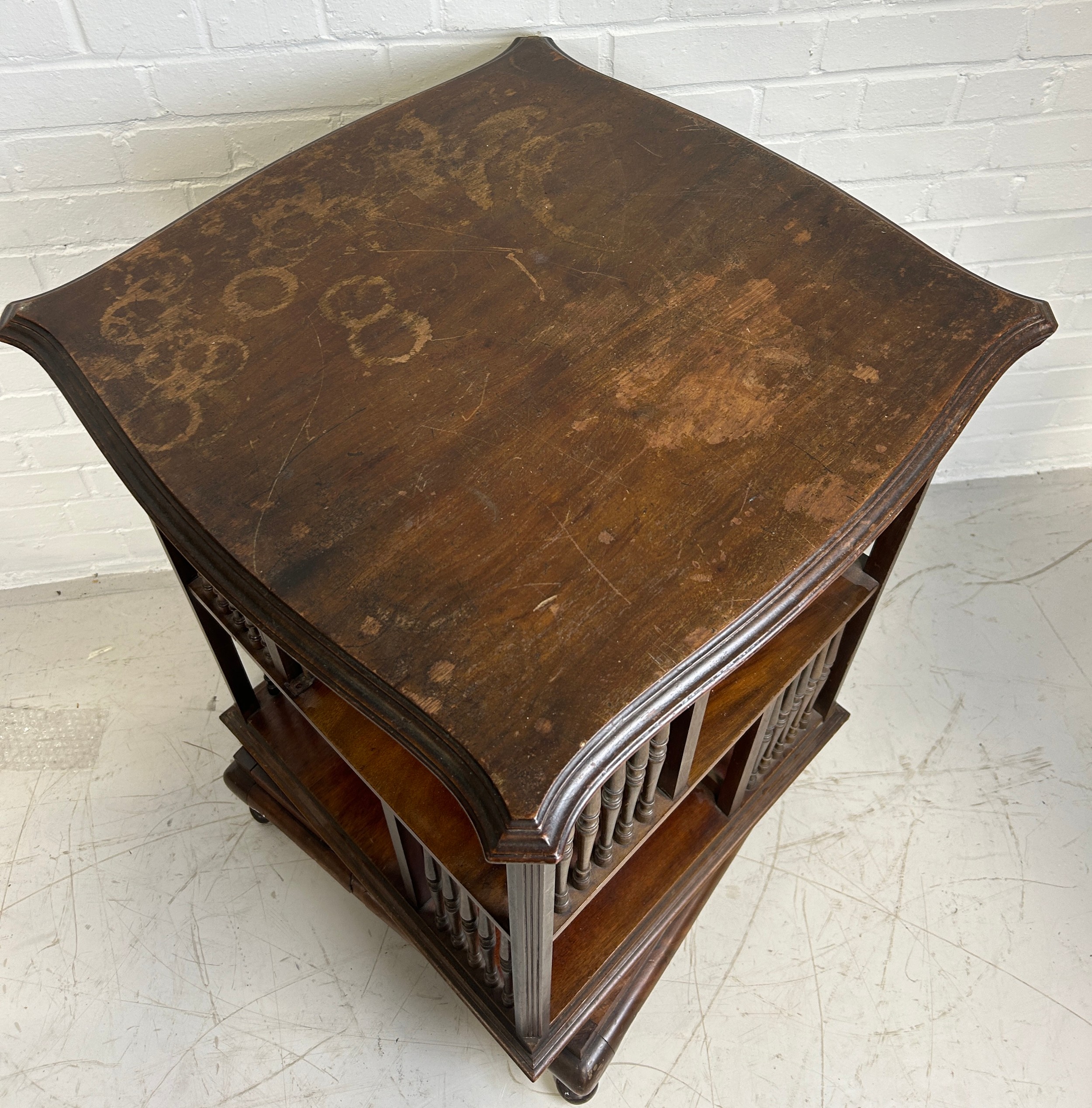 AN EDWARDIAN MAHOGANY TWO TIER REVOLVING BOOKCASE, 84cm x 60cm x 60cm - Image 3 of 4
