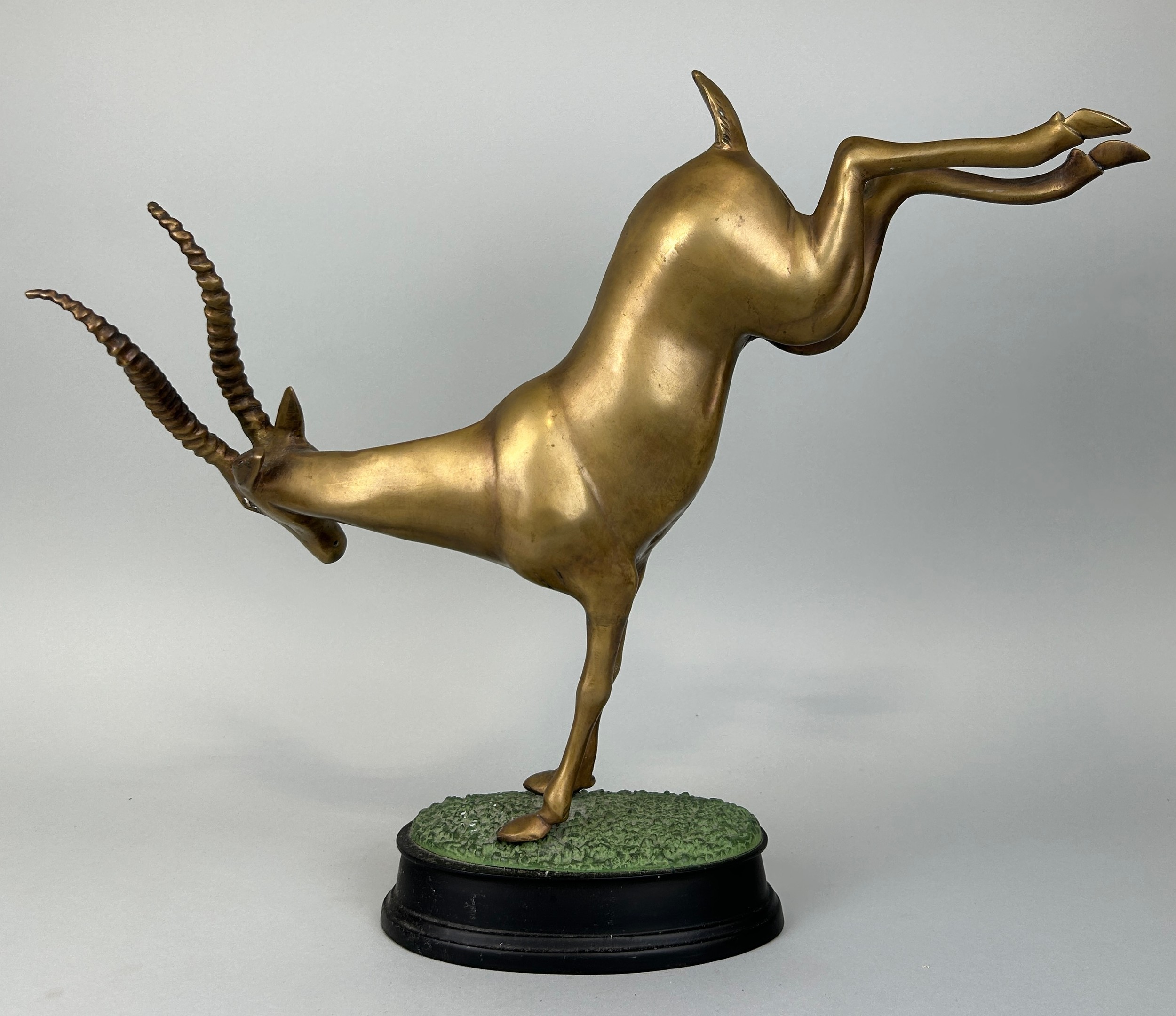 A HOLLYWOOD REGENCY DESIGN BRONZE KUDU ON NATURALISTIC STAND, 52cm x 44cm x 12cm - Image 2 of 5