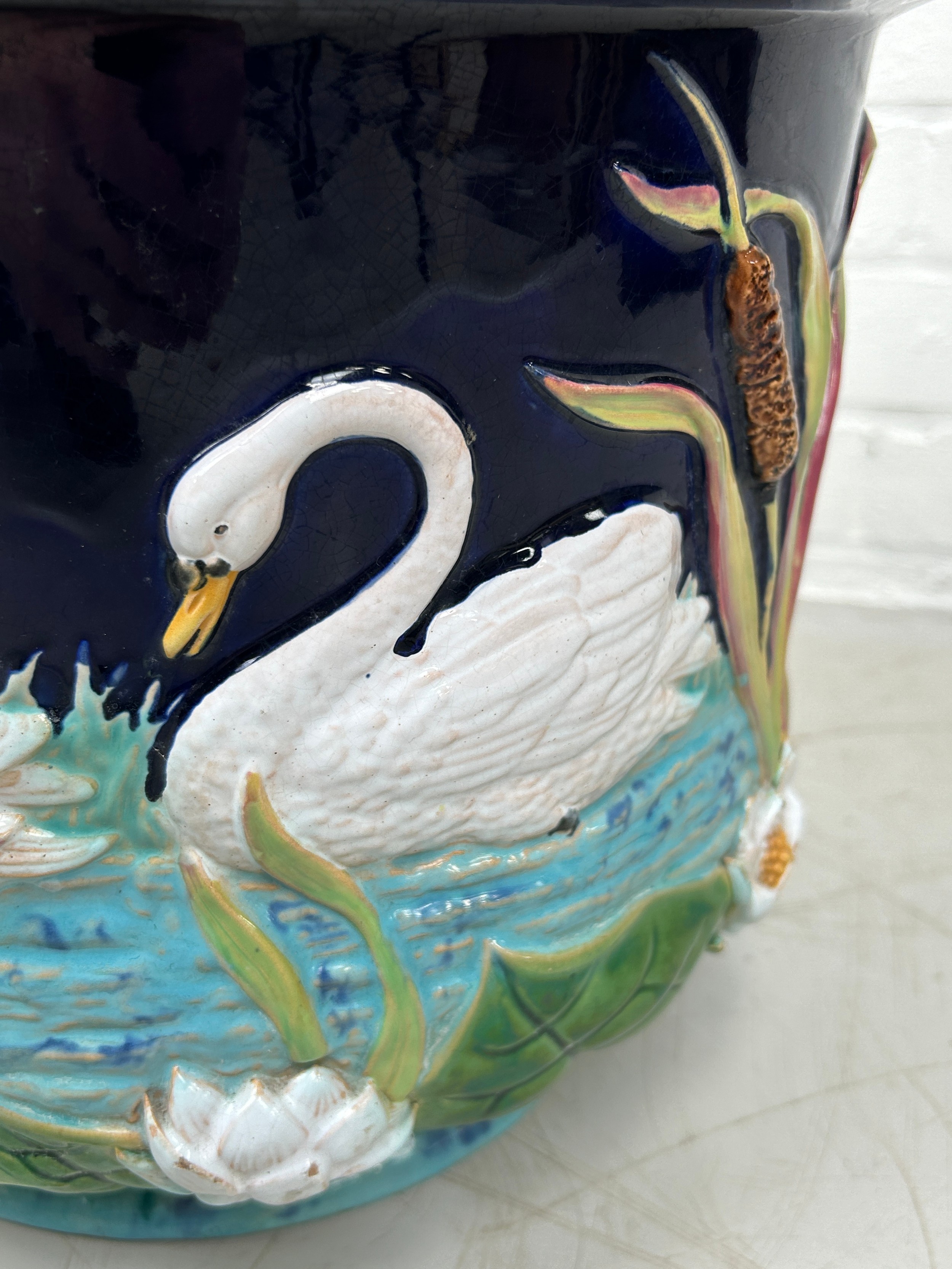 A GEORGE JONES MAJOLICA JARDINIERE DECORATED WITH SWANS, 37cm x 30cm - Image 3 of 6