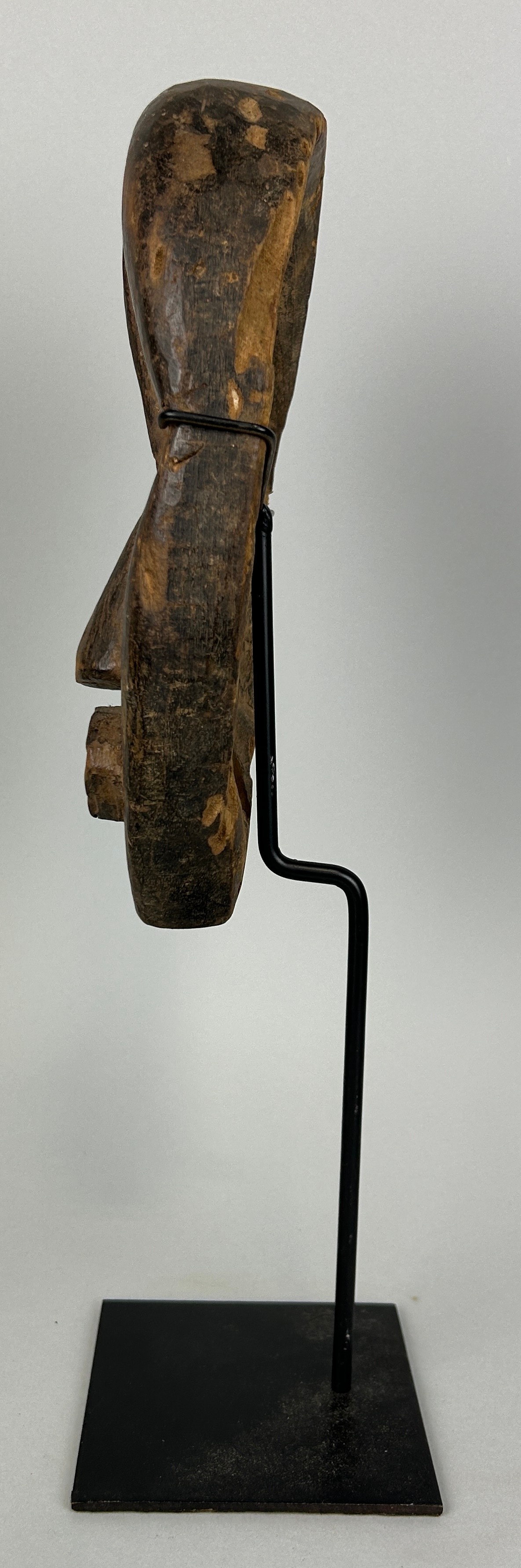 AN AFRICAN TRIBAL MASK, 23cm x 13cm Mounted on stand 38cm - Image 2 of 3