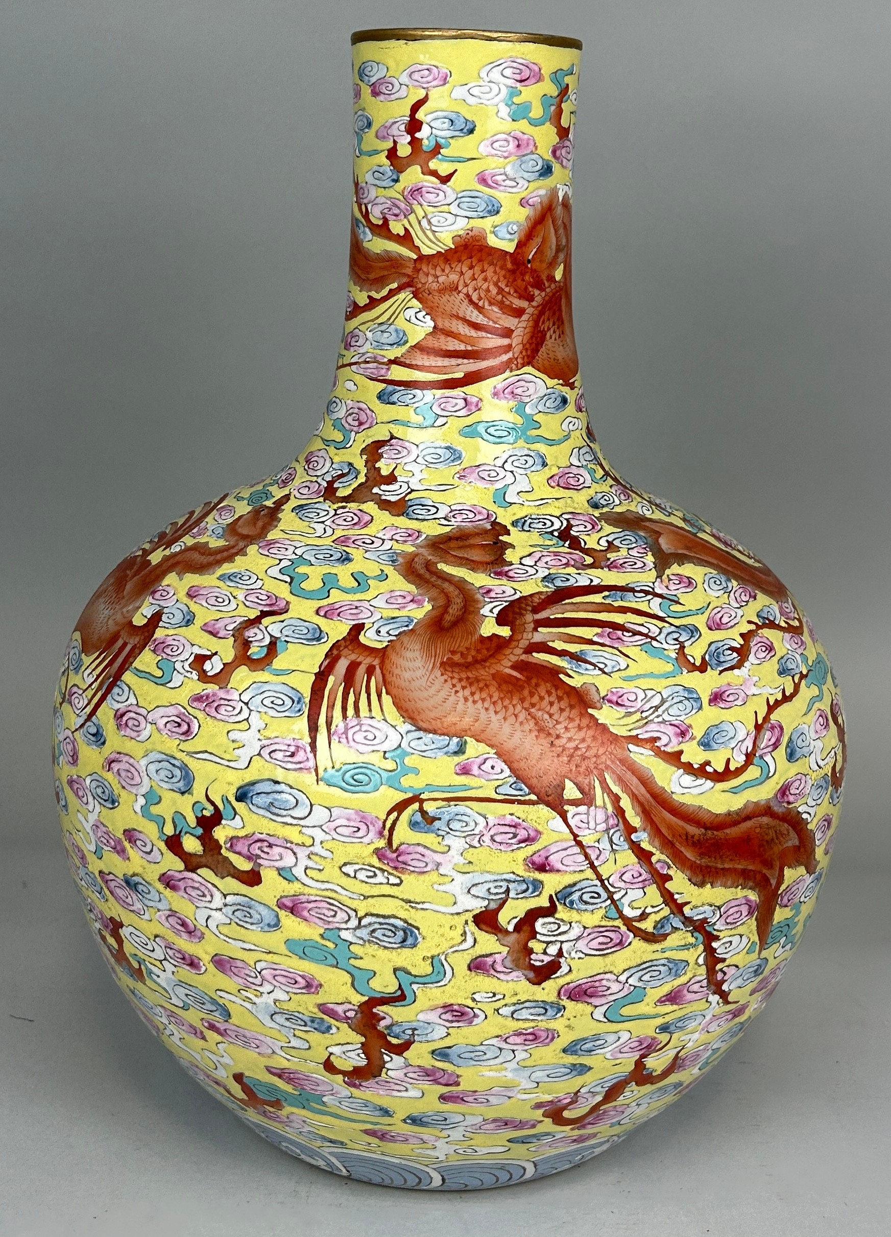 A LARGE CHINESE 'TIANQIUPING' VASE WITH QIANLONG MARK PROBABLY LATE 19TH OR EARLY 20TH CENTURY, - Image 2 of 10