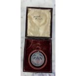 A SILVER MEDAL IN ANTIQUE CASE WITH INSCRIPTIONS 'VIVE LA PLUME' 'OUR CE QU'IL LA MERITE',