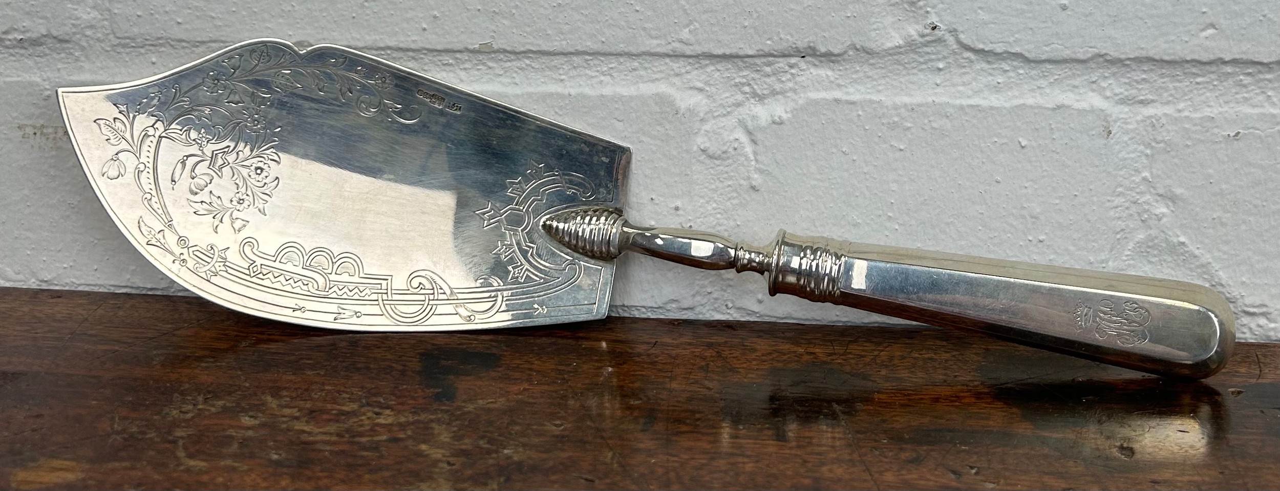 A PRE-REVOLUTIONARY RUSSIAN SILVER SERVER, Weight: 176gms, handle loaded.
