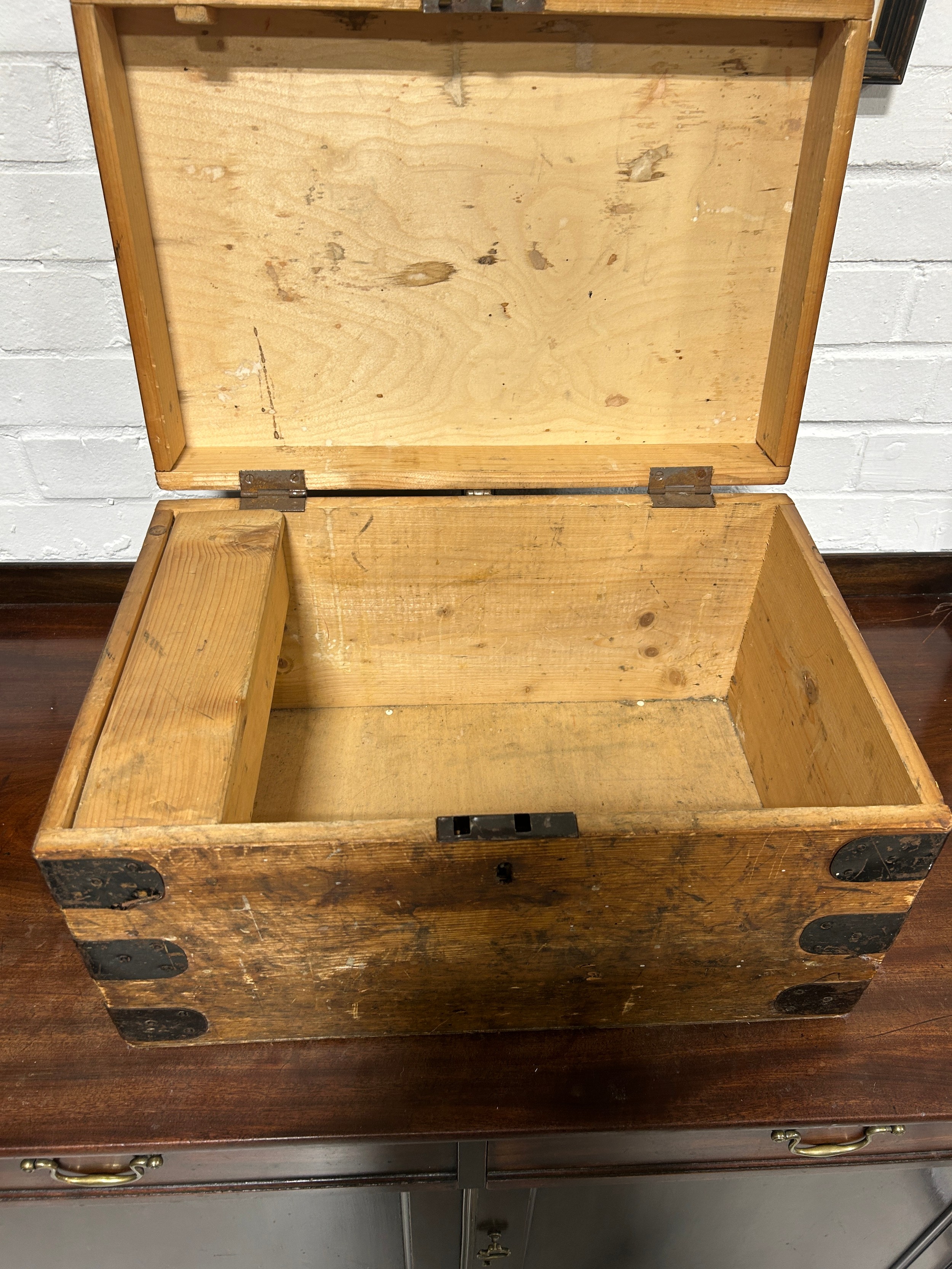 AN OAK AND IRON BOUND TRAVELLING TRUNK, 50cm x 33cm x 28cm - Image 2 of 2