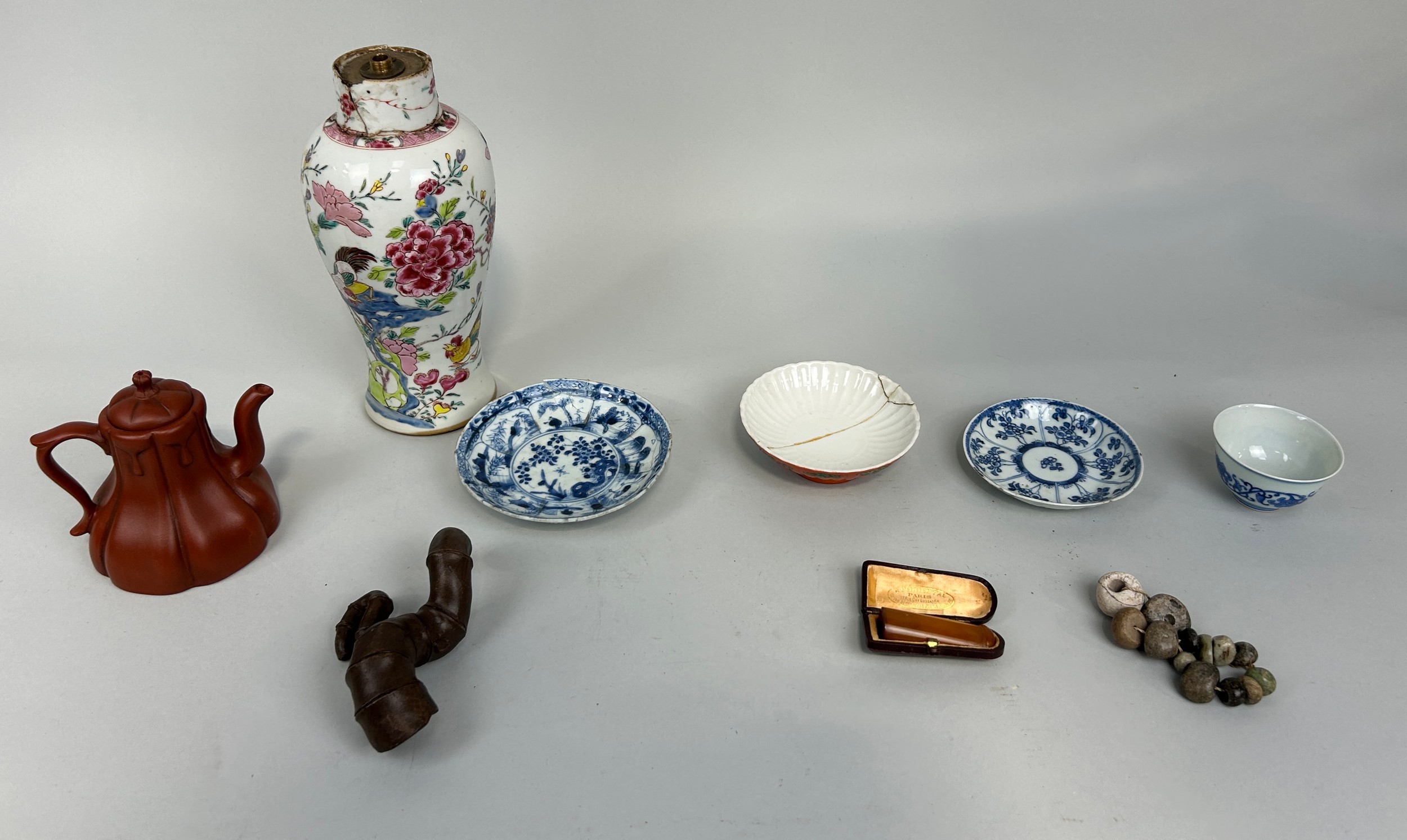 A MIXED COLLECTION OF CHINESE CERAMICS TO INCLUDE A VASE LAMP, Vase 25cm H - Image 6 of 9