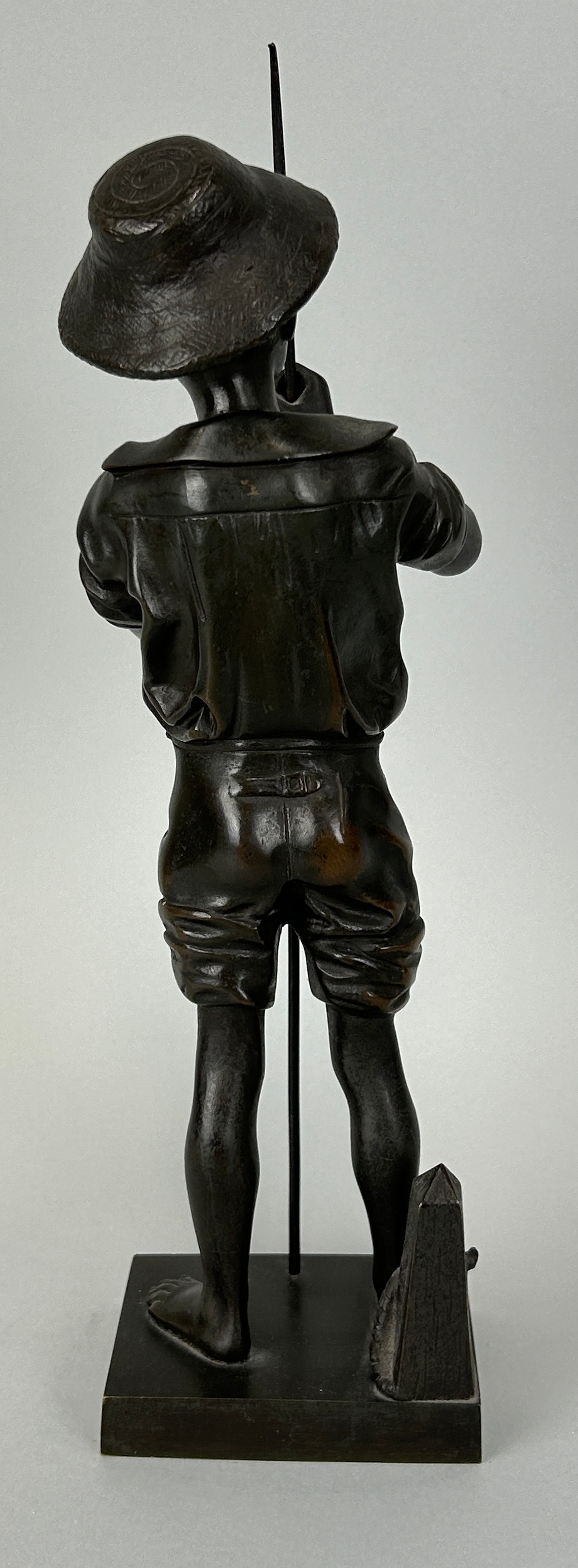 AFTER ADOLPH LAVERGNE: A BRONZE FIGURE OF A BOY FISHING, 32cm H - Image 4 of 5