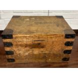 AN OAK AND IRON BOUND TRAVELLING TRUNK, 50cm x 33cm x 28cm