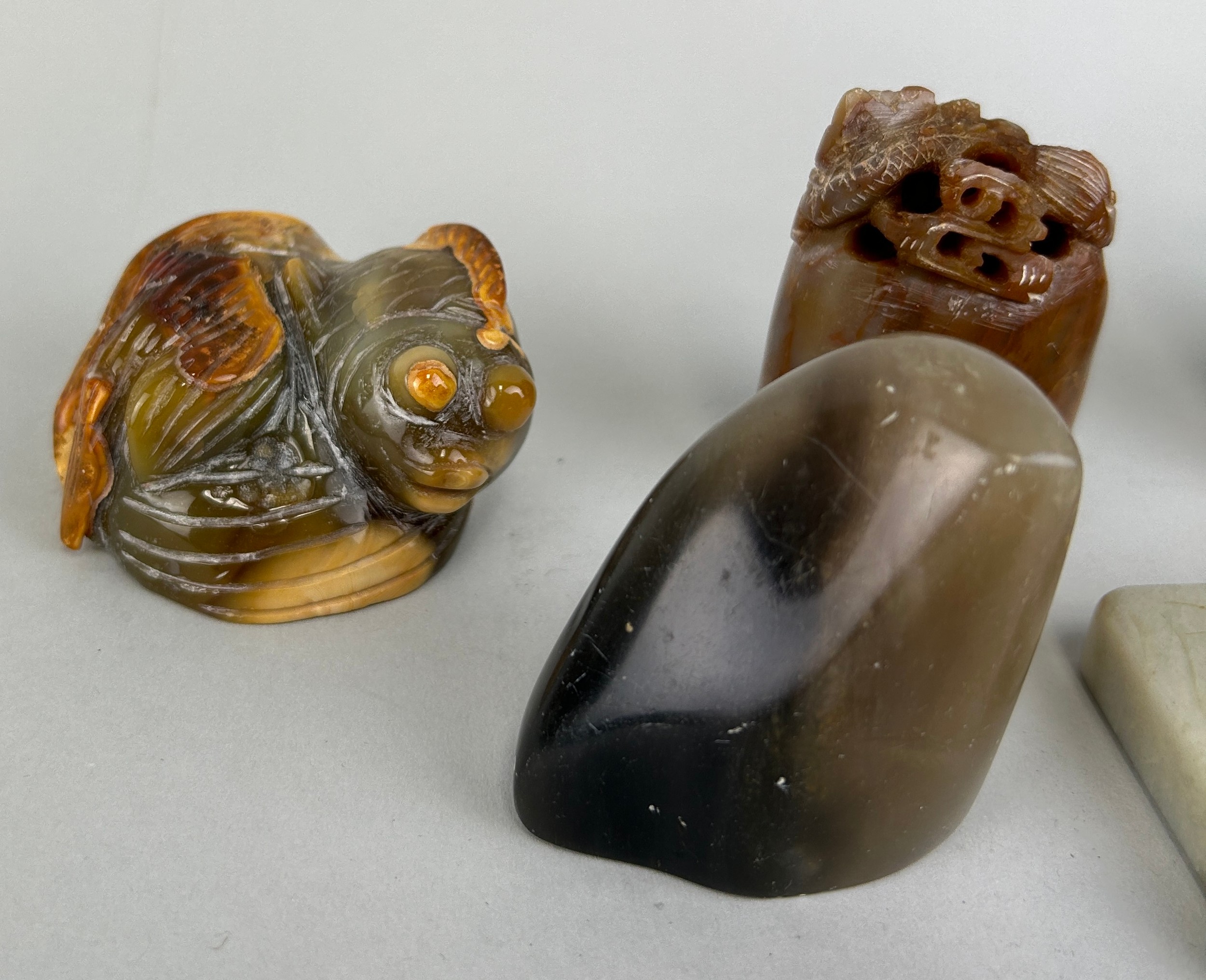 A COLLECTION OF CHINESE / ASIAN STONE AND JADE SEALS AND OTHER ITEMS (12) Largest 9cm H - Image 2 of 4