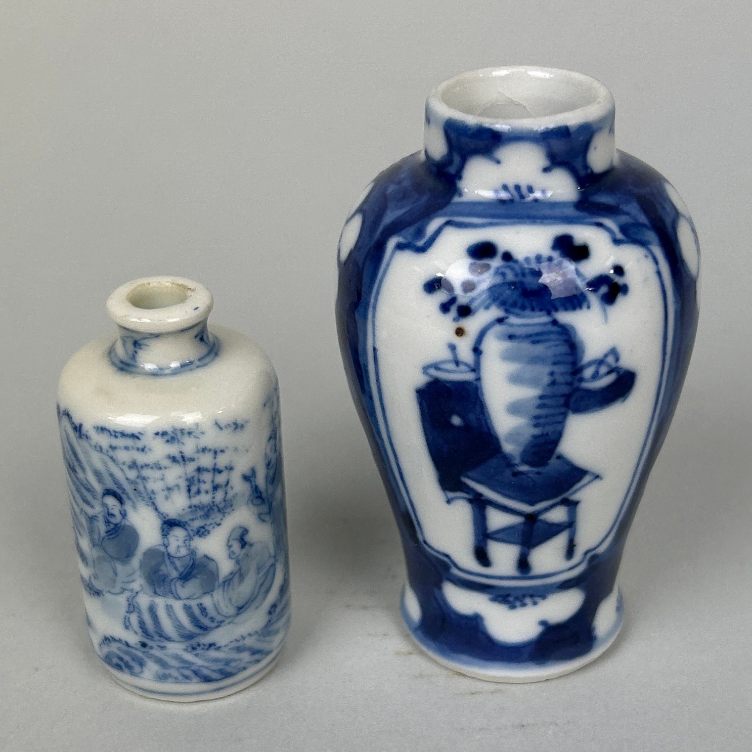 A PAIR OF SMALL CHINESE BLUE AND WHITE VASES, Tallest 7.5cm H - Image 2 of 3